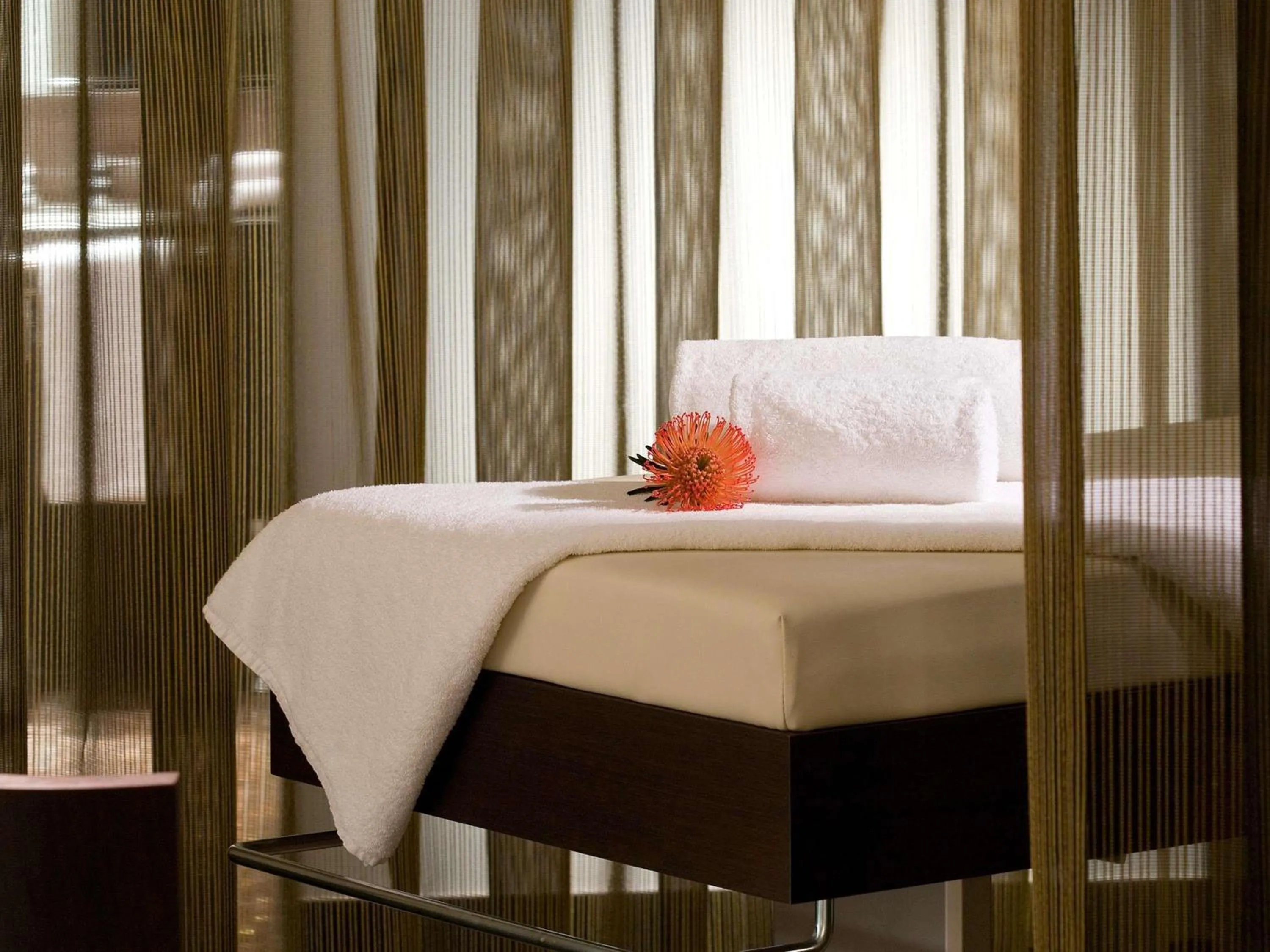 Spa and wellness centre/facilities, Bed in Sofitel Paris Le Faubourg