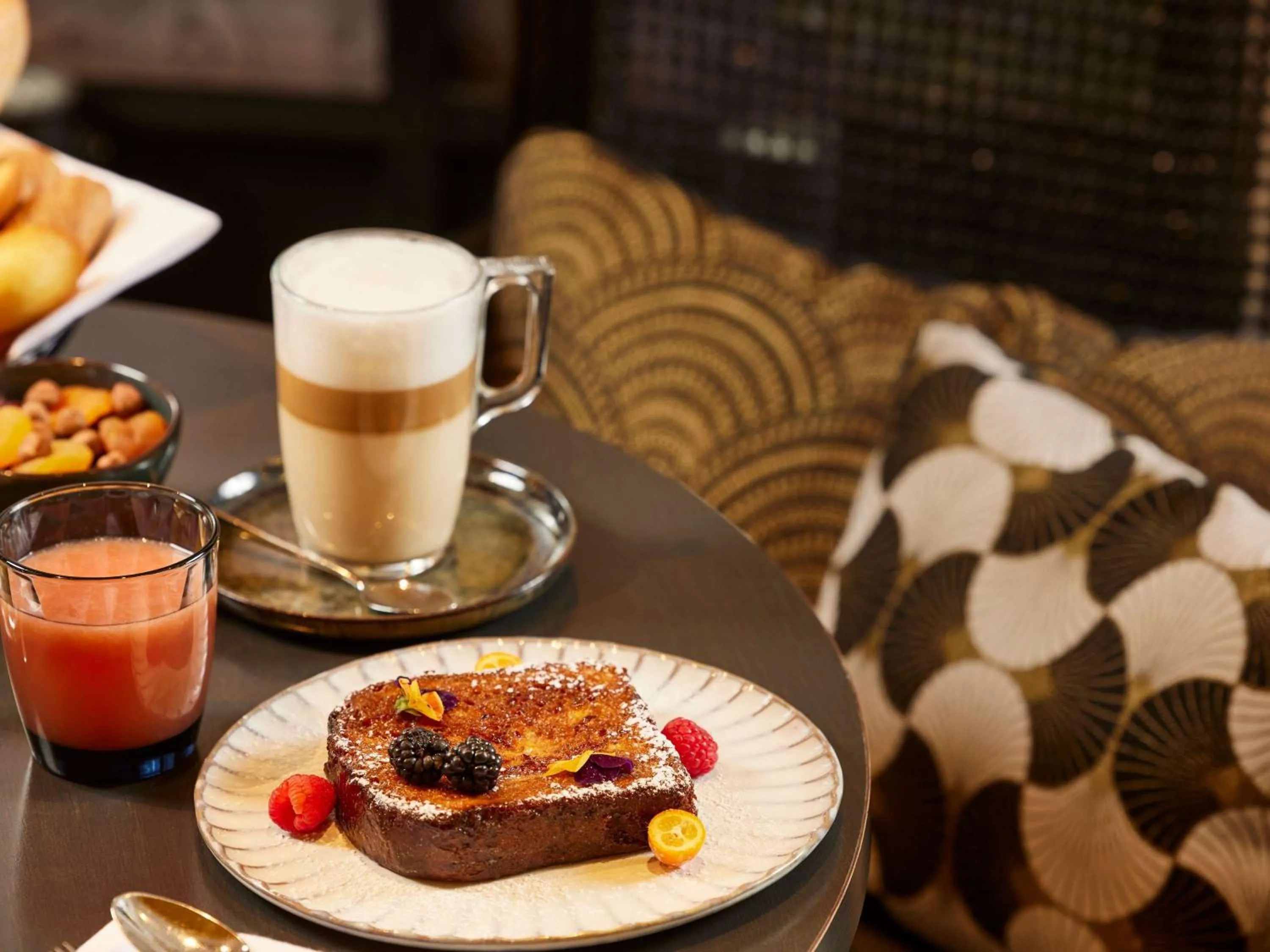 Breakfast in Sofitel Paris Le Faubourg