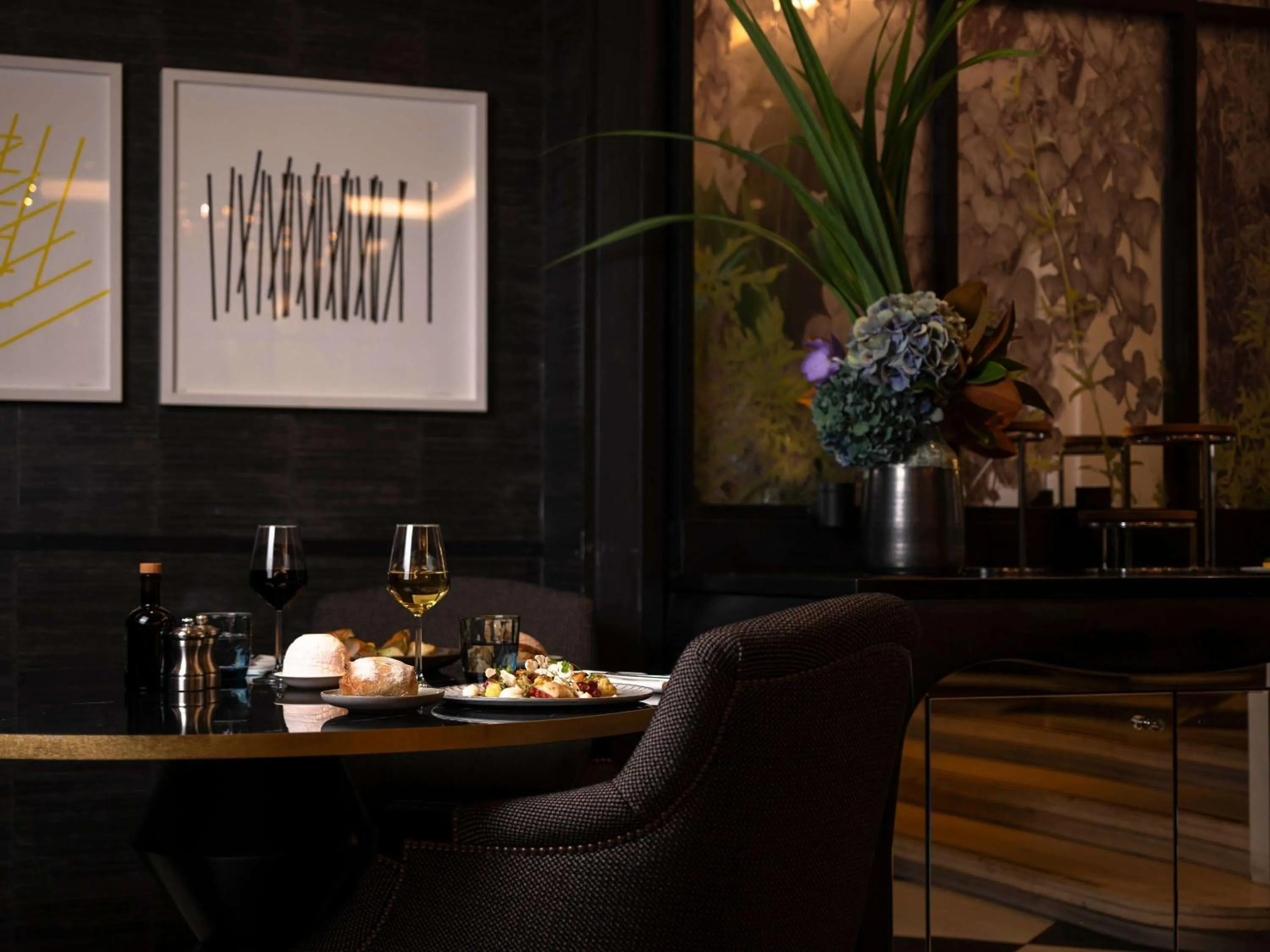 Restaurant/places to eat in Sofitel Paris Le Faubourg