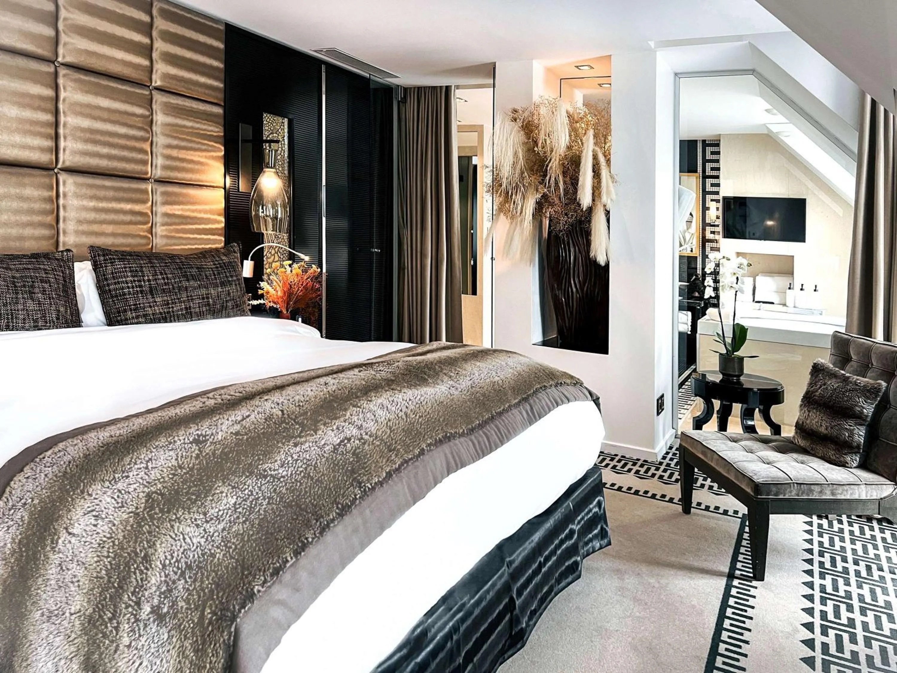 Bedroom, Bed in Sofitel Paris Le Faubourg