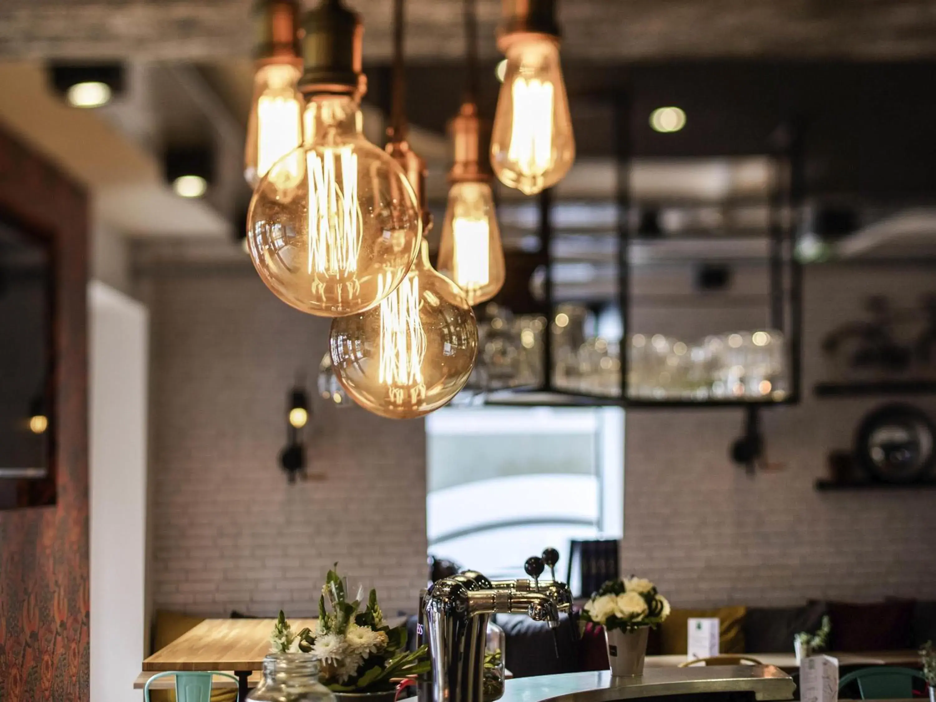 Lounge or bar in ibis Styles Dinan Centre Ville Lounge or bar in ibis Styles Dinan Centre Ville