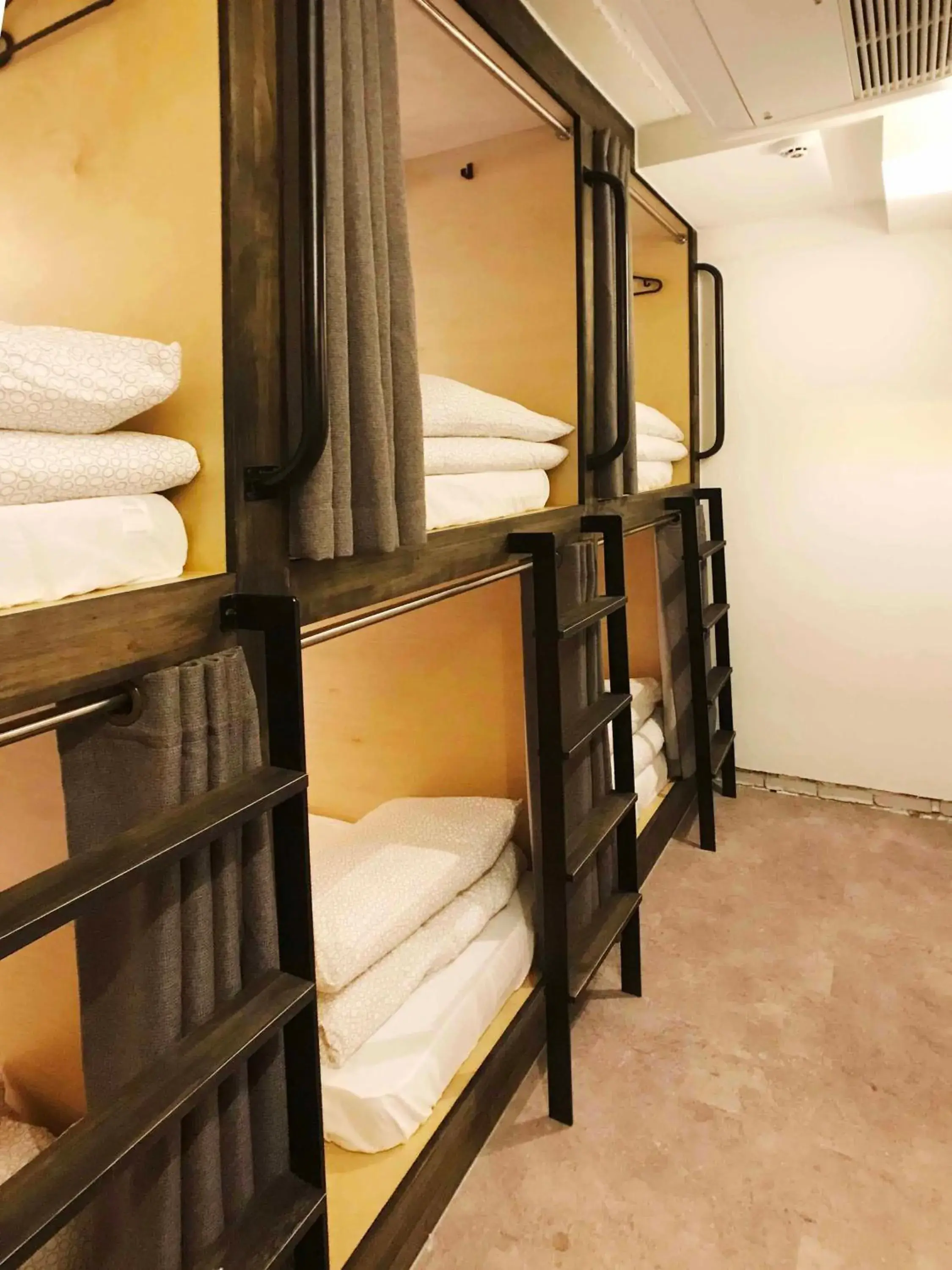 Bed in Seoul Cube Itaewon Bed in Seoul Cube Itaewon