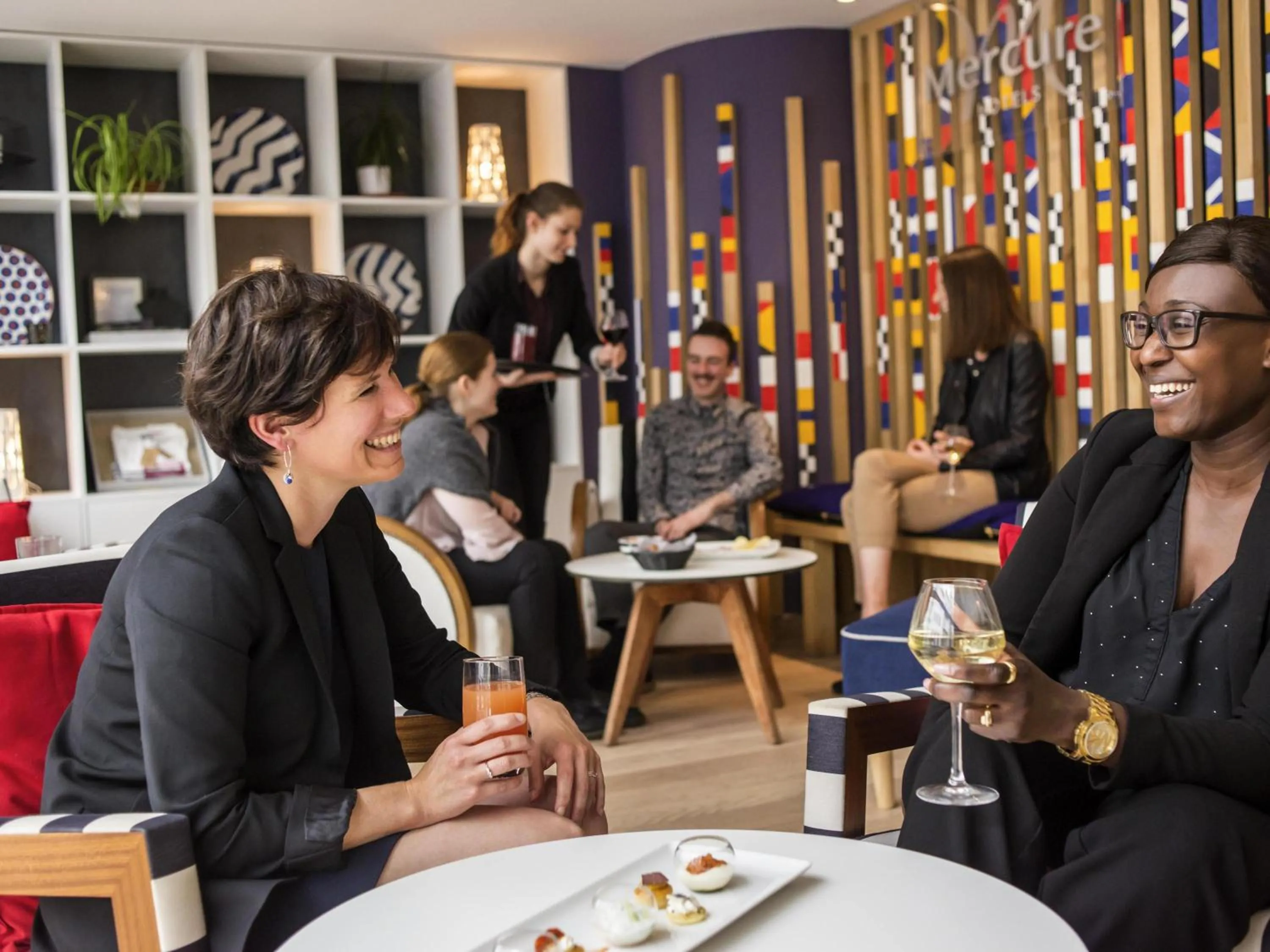 Lounge or bar in Hotel Mercure Brest Centre Les Voyageurs