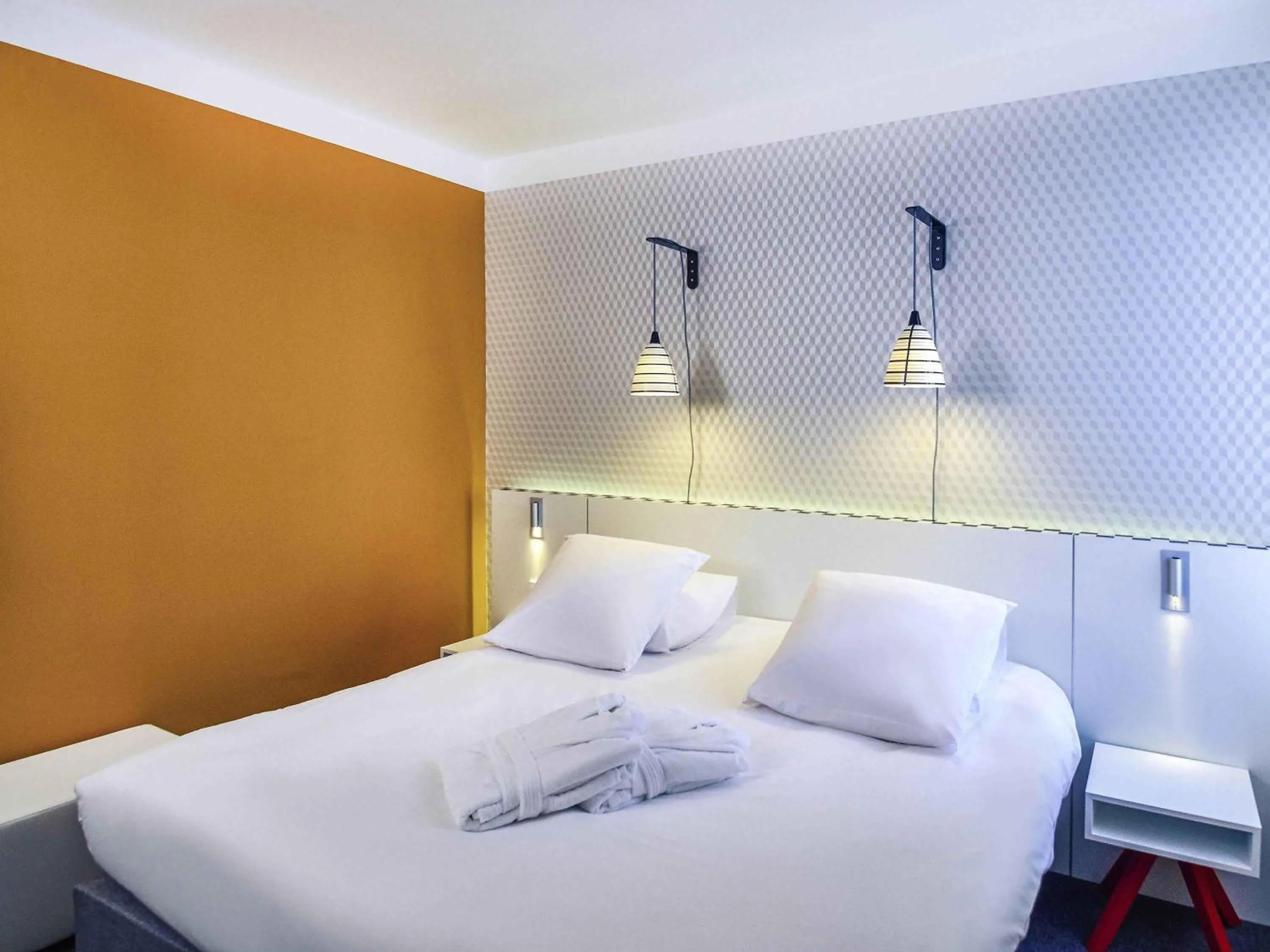 Bedroom, Bed in Hotel Mercure Brest Centre Les Voyageurs