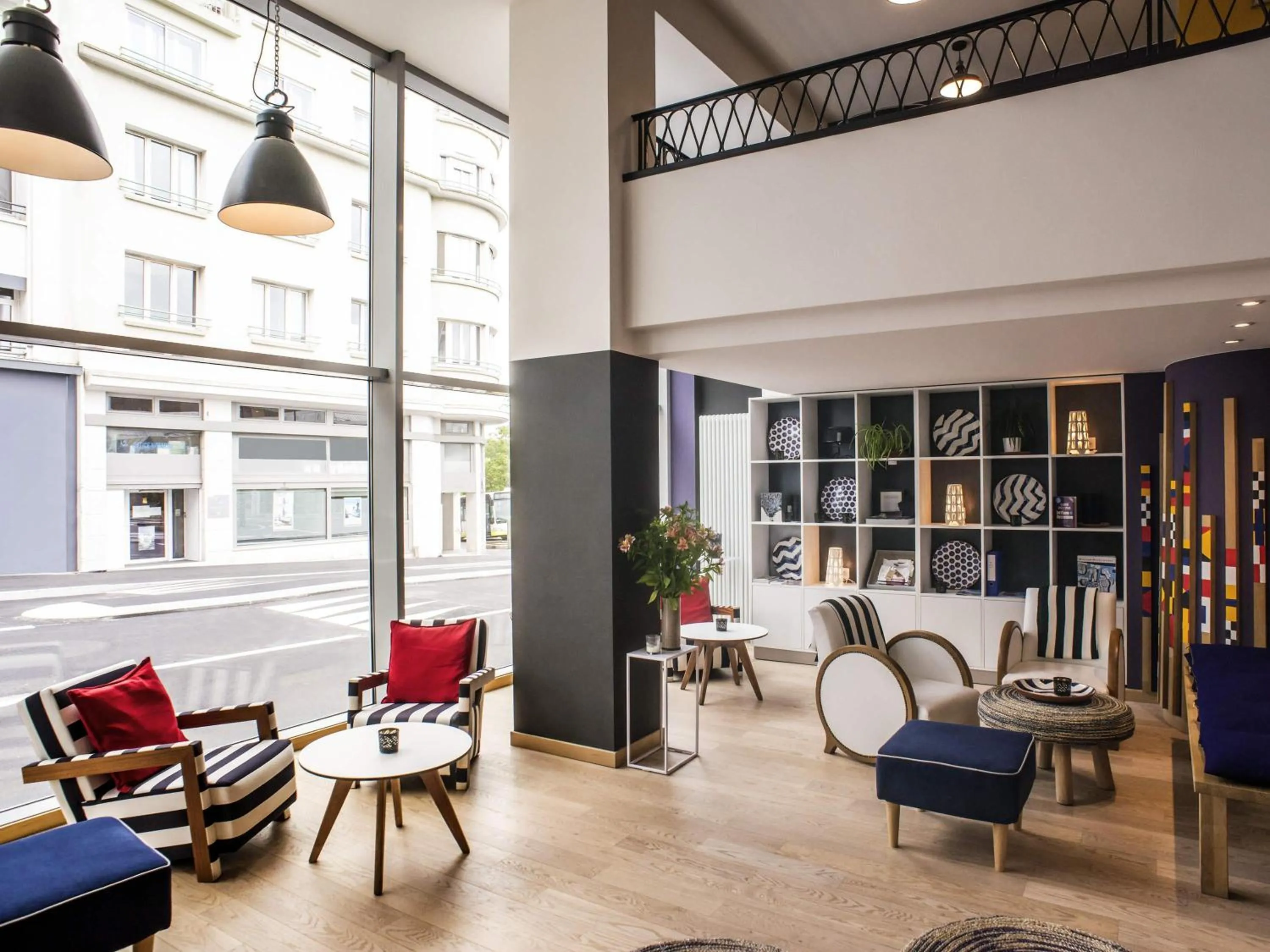 Lounge or bar in Hotel Mercure Brest Centre Les Voyageurs