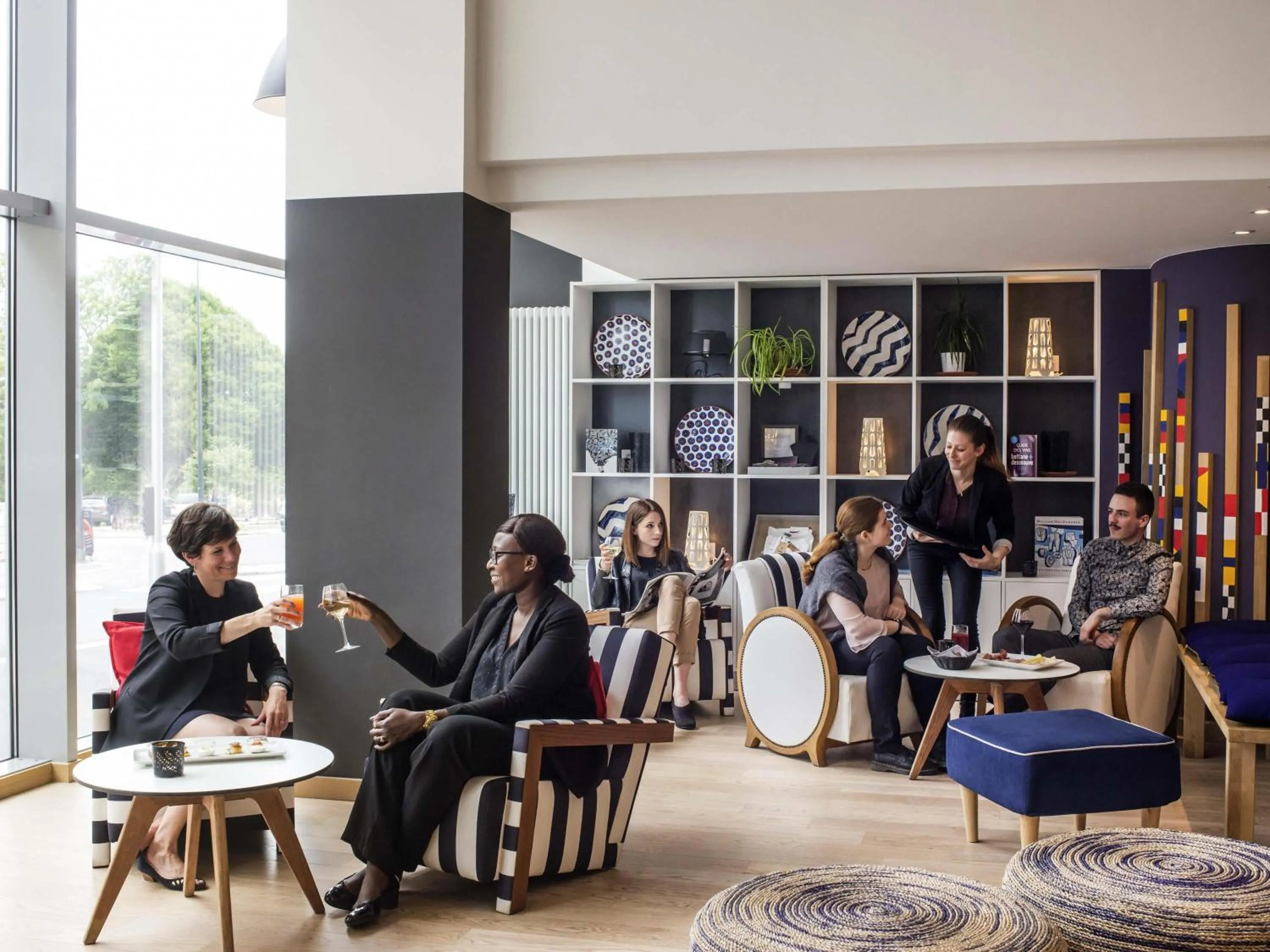 Lounge or bar in Hotel Mercure Brest Centre Les Voyageurs