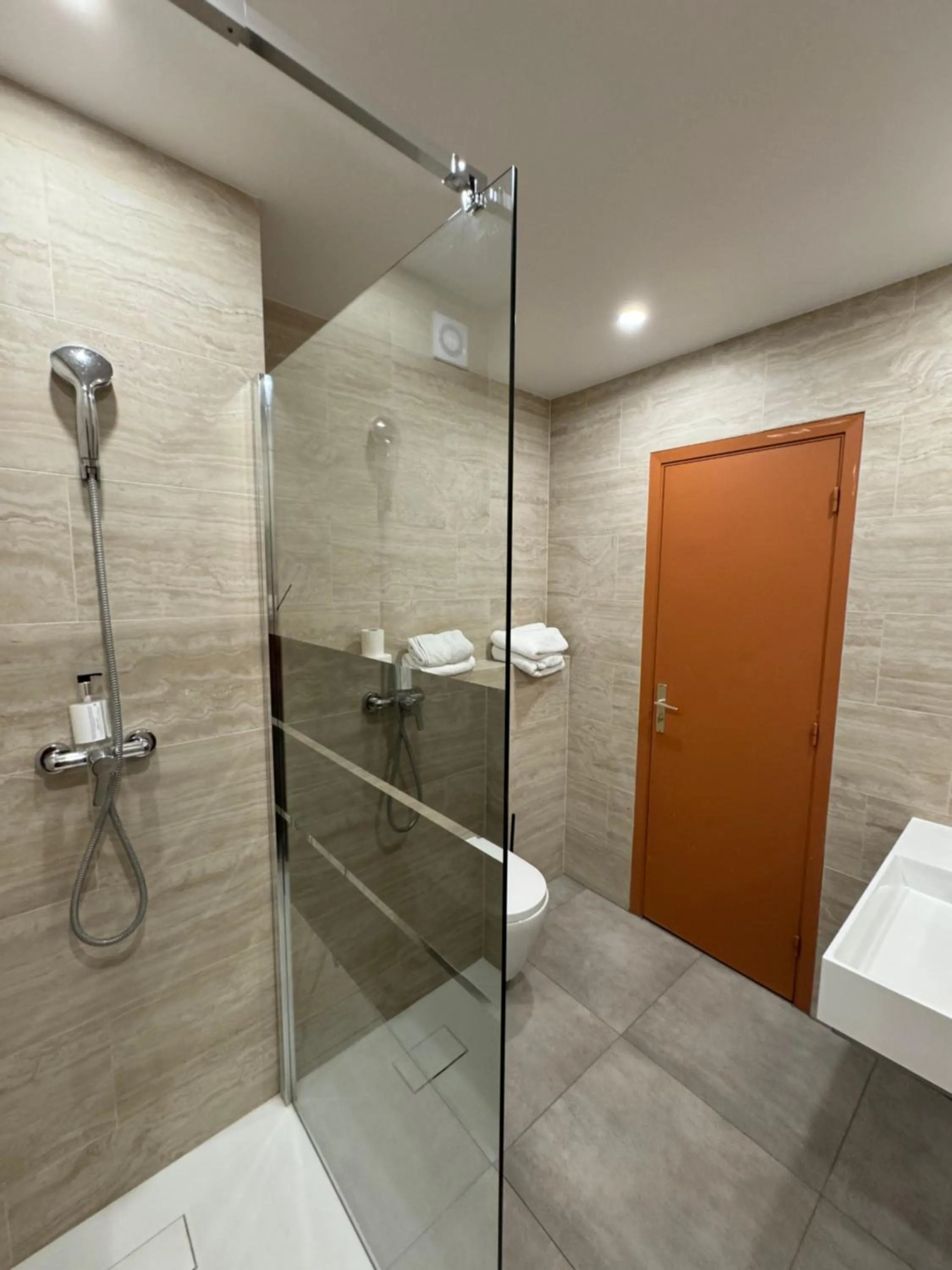 Shower in Hotel Panorama