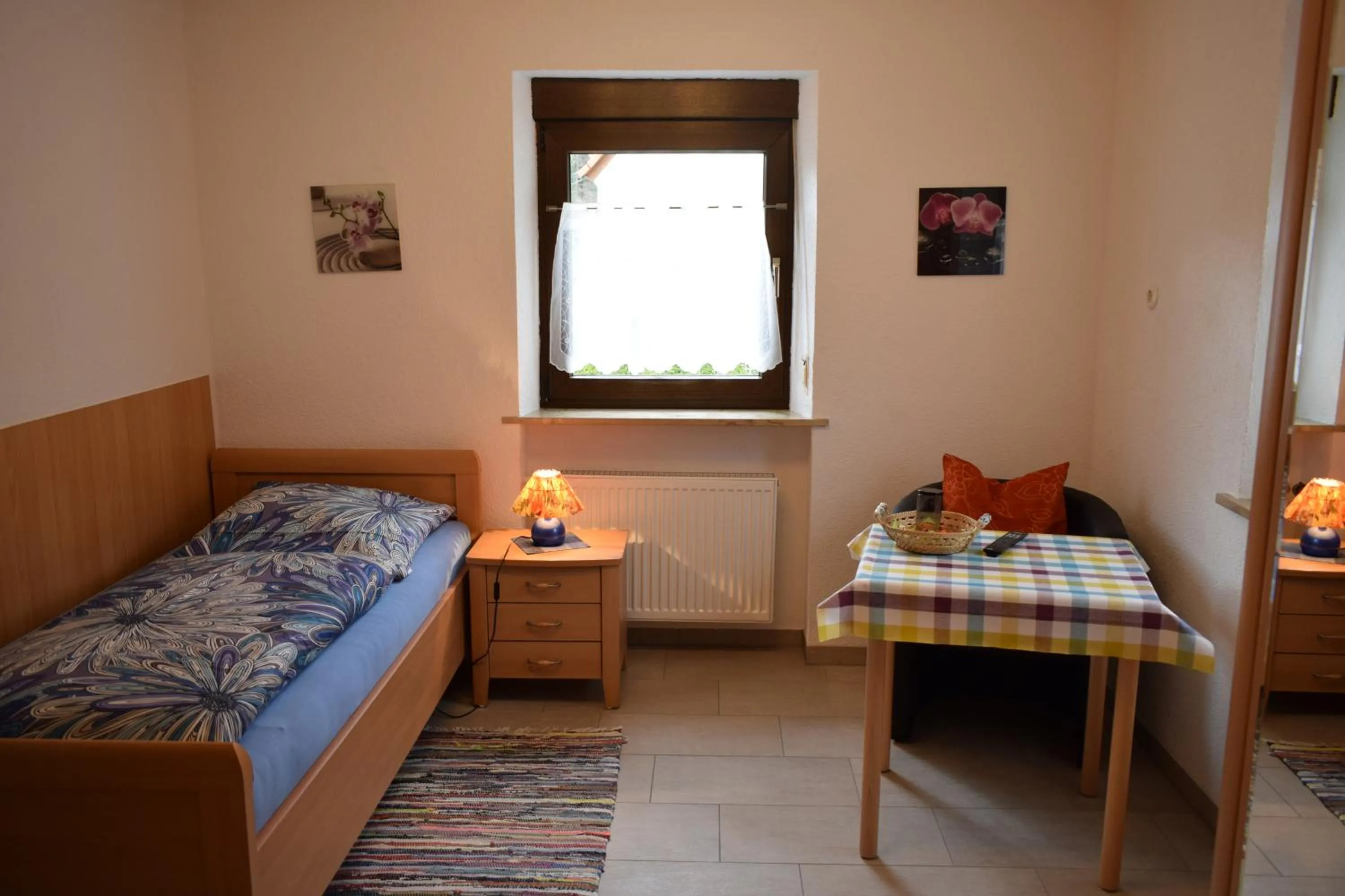 Bedroom, Bed in Gaestehaus Grau