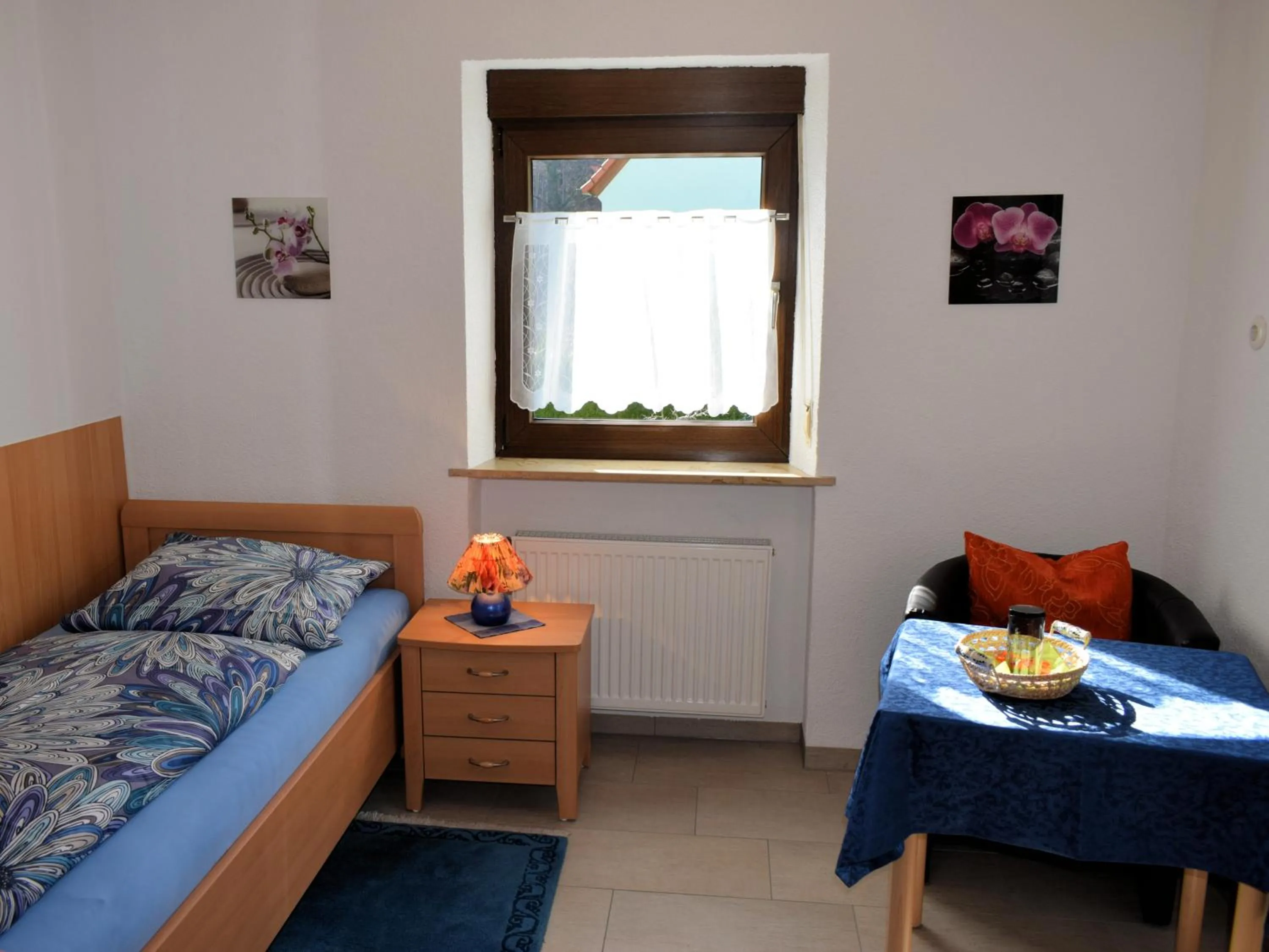 Bedroom, Bed in Gaestehaus Grau