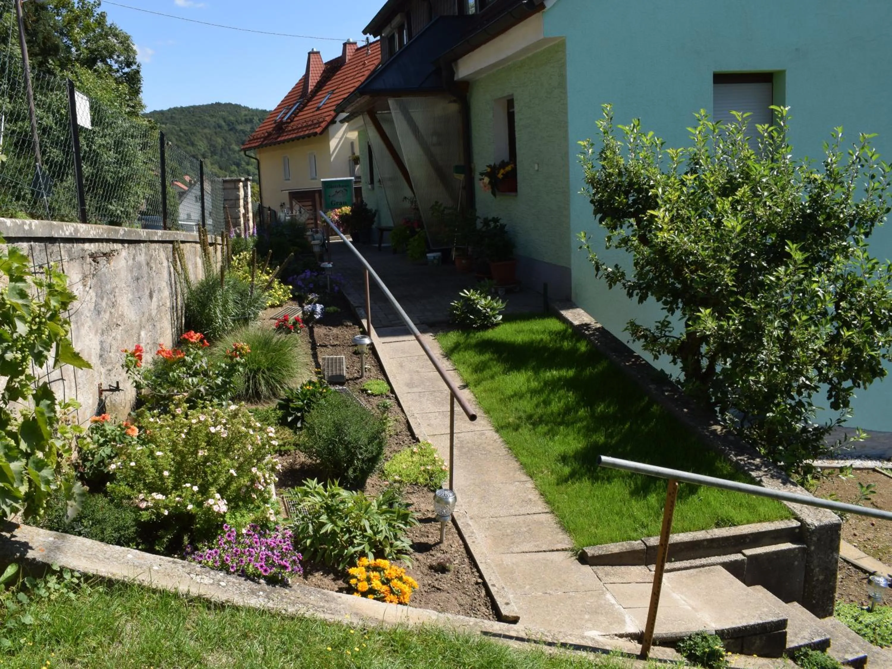 Property building in Gaestehaus Grau