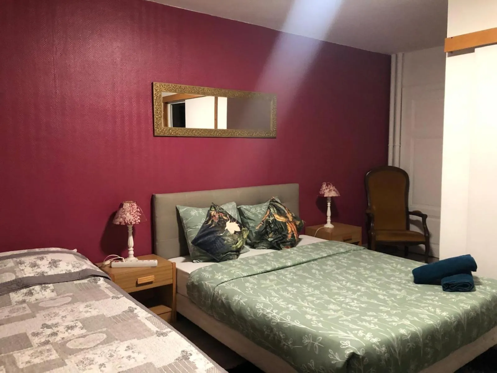 Bed in HOTEL HOSTELLERIE DES VOYAGEURS