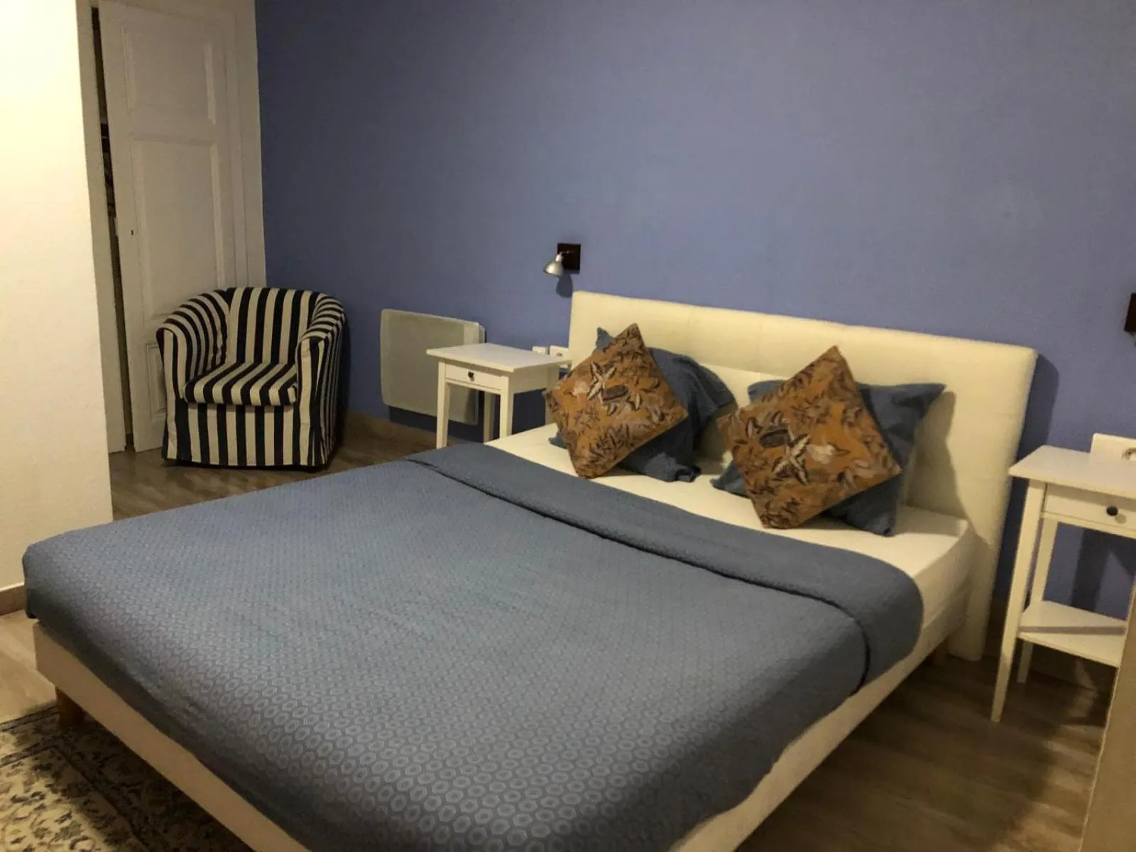 Bed in HOTEL HOSTELLERIE DES VOYAGEURS