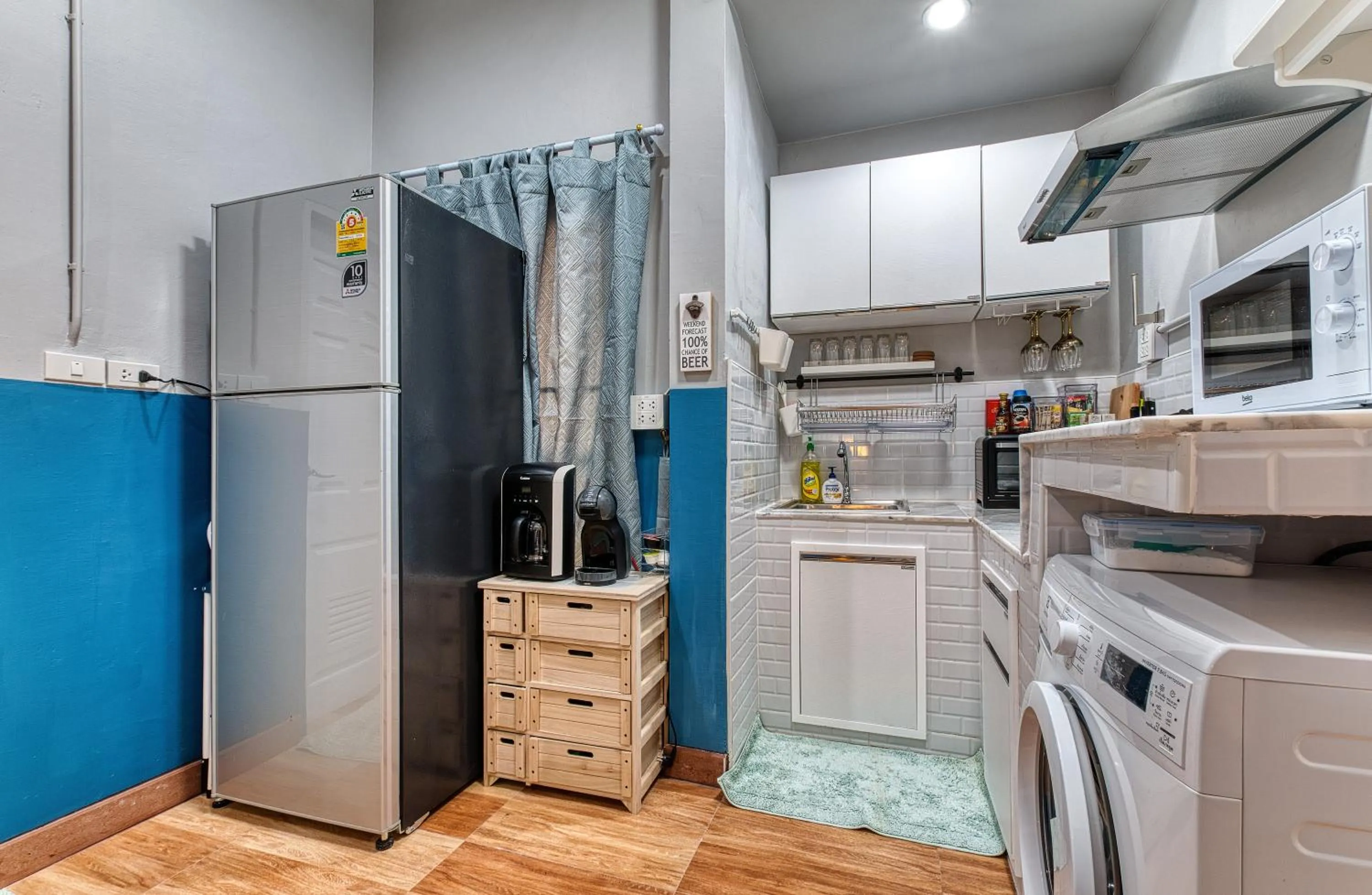 Kitchen or kitchenette in Maenam Bungalow