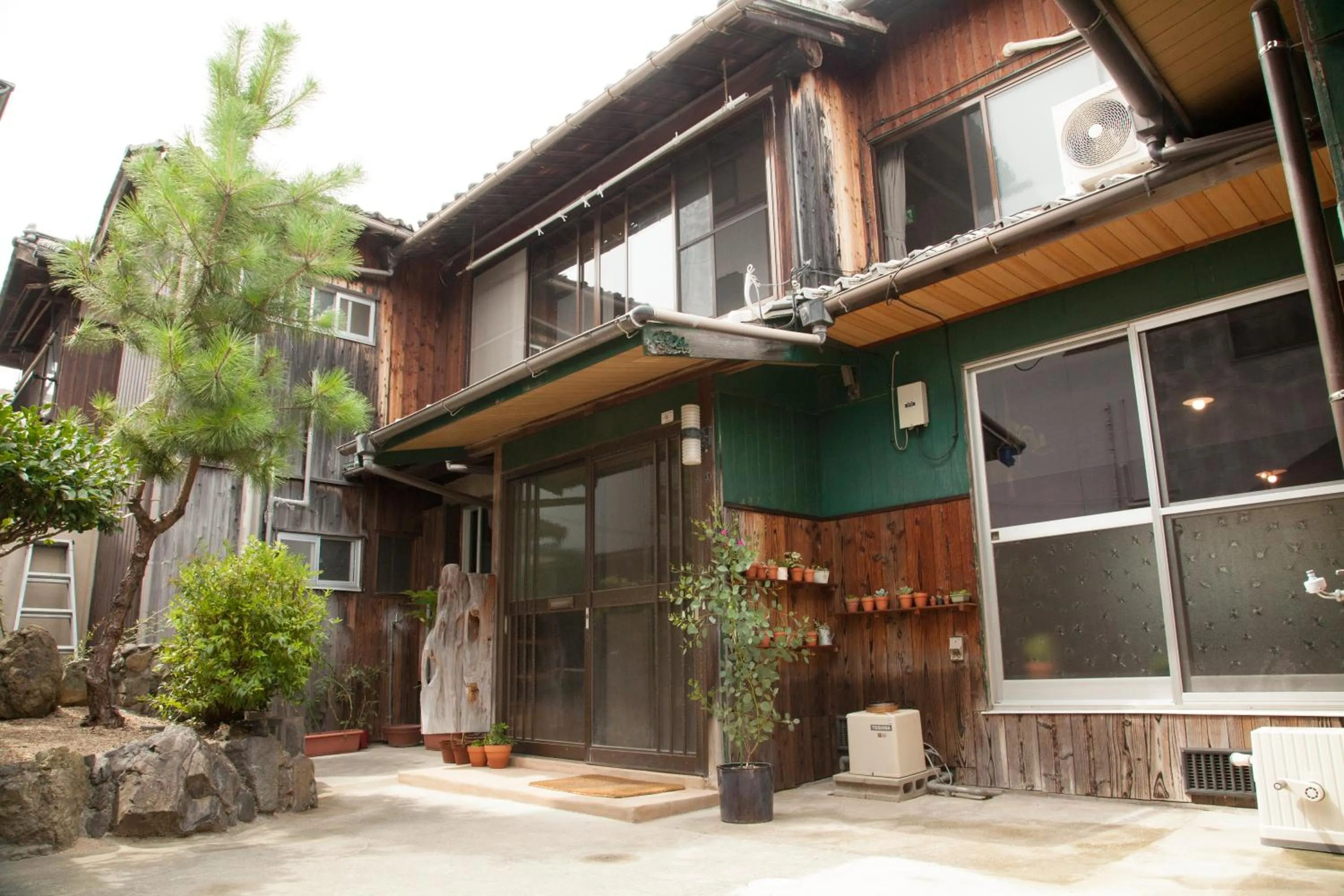 Property building in Guest House tokonoma