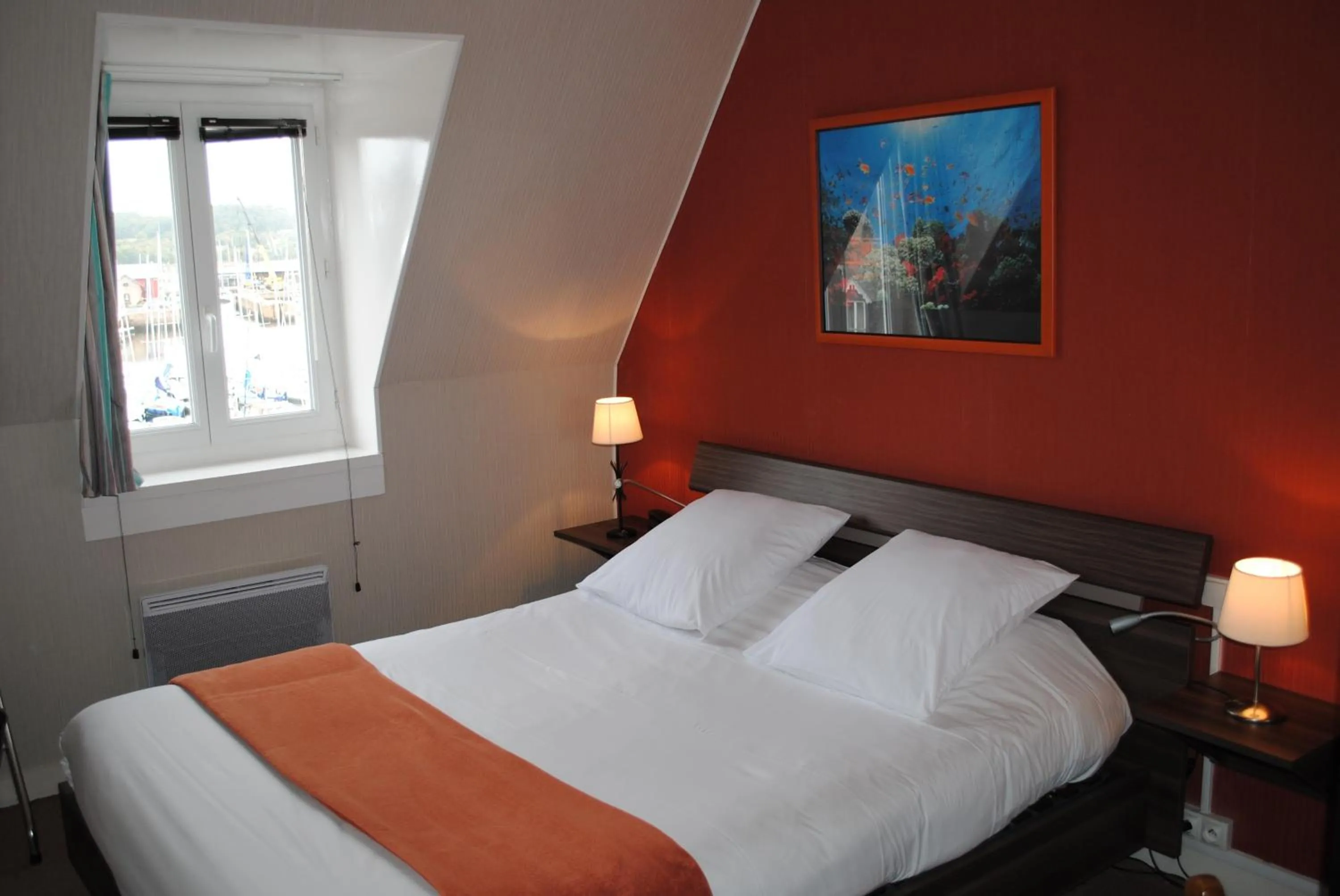 Photo of the whole room, Bed in Hôtel Le Goëlo - Port de Paimpol