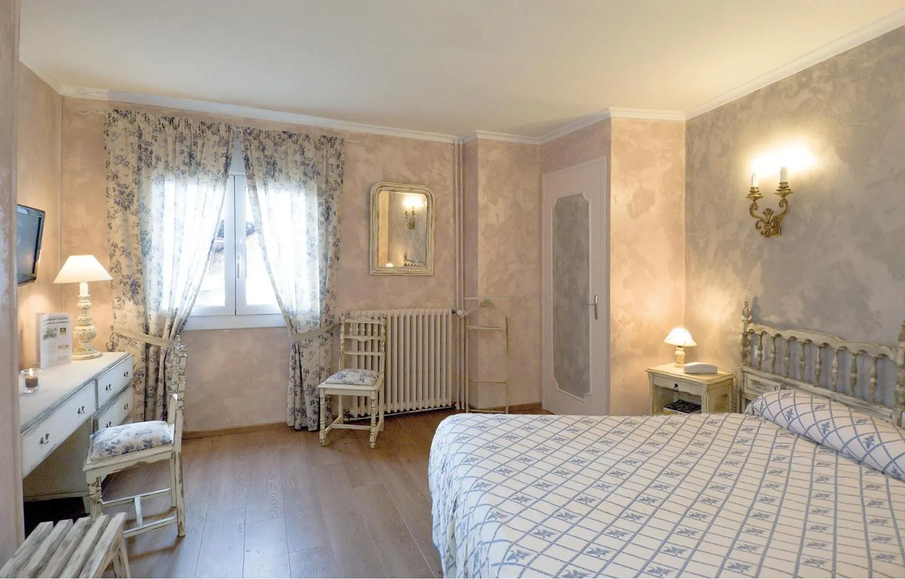 Bedroom, Bed in Logis Hotel Restaurant Planes