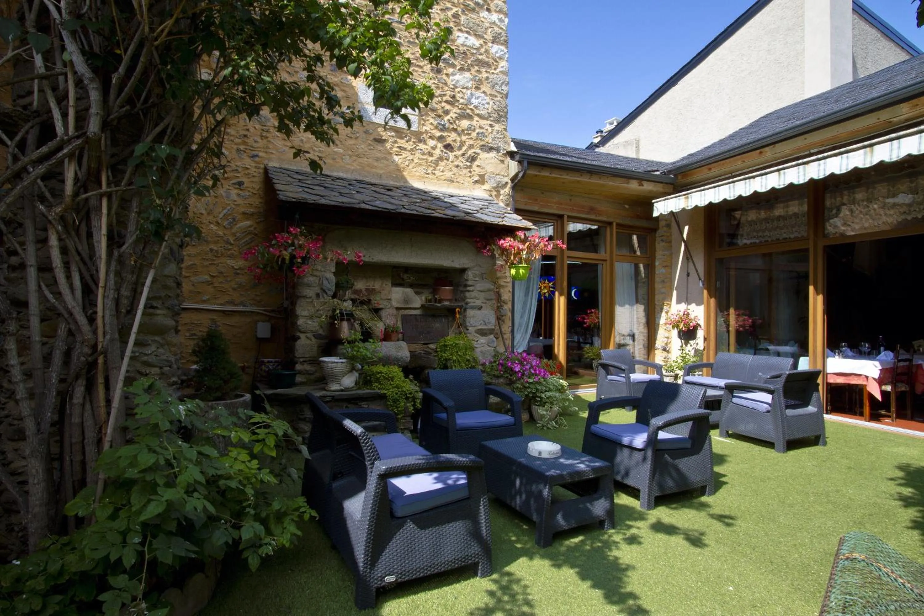 Patio in Logis Hotel Restaurant Planes