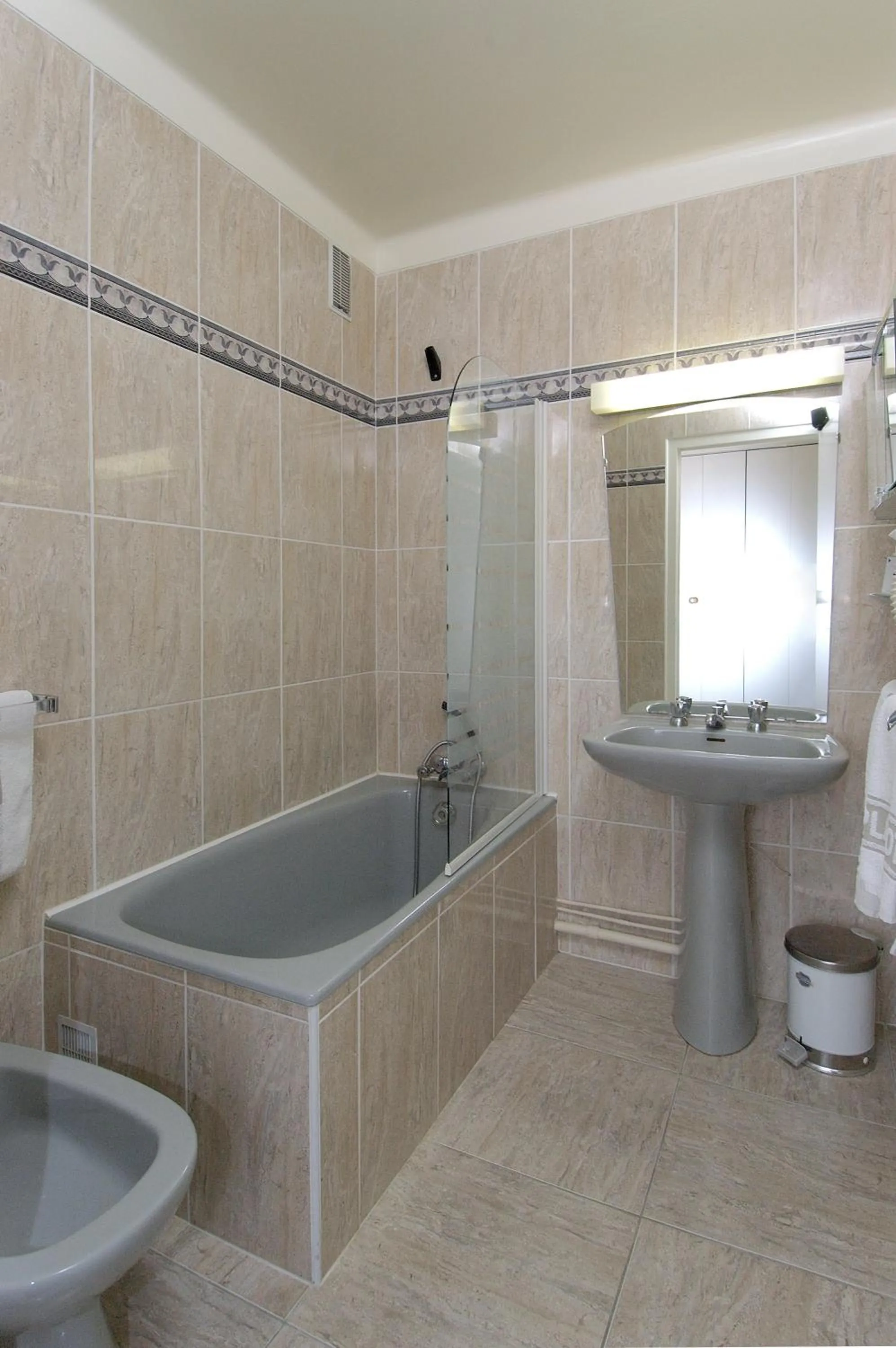 Bathroom in Logis Hotel Restaurant Planes