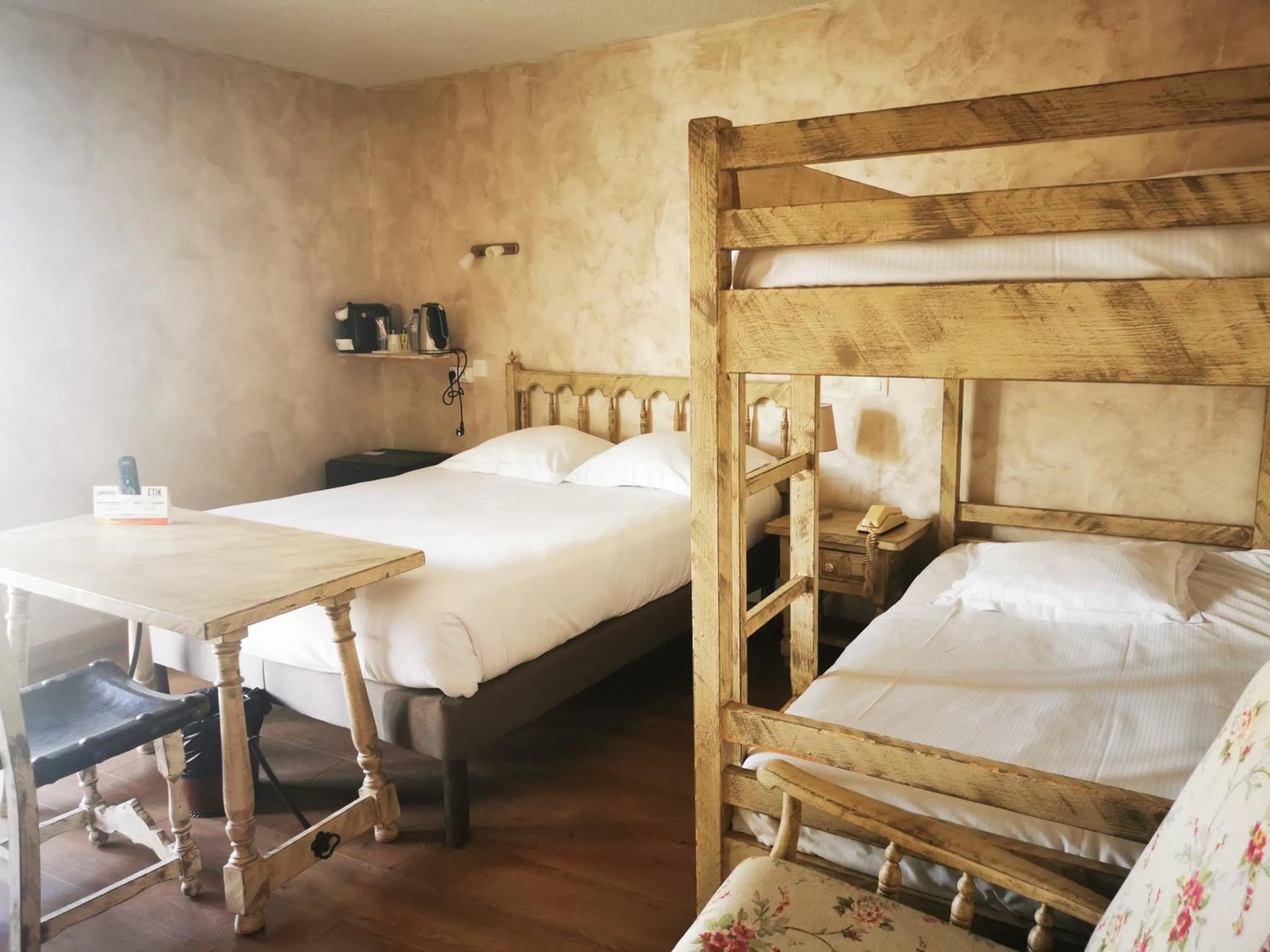 Bedroom, Bed in Logis Hotel Restaurant Planes