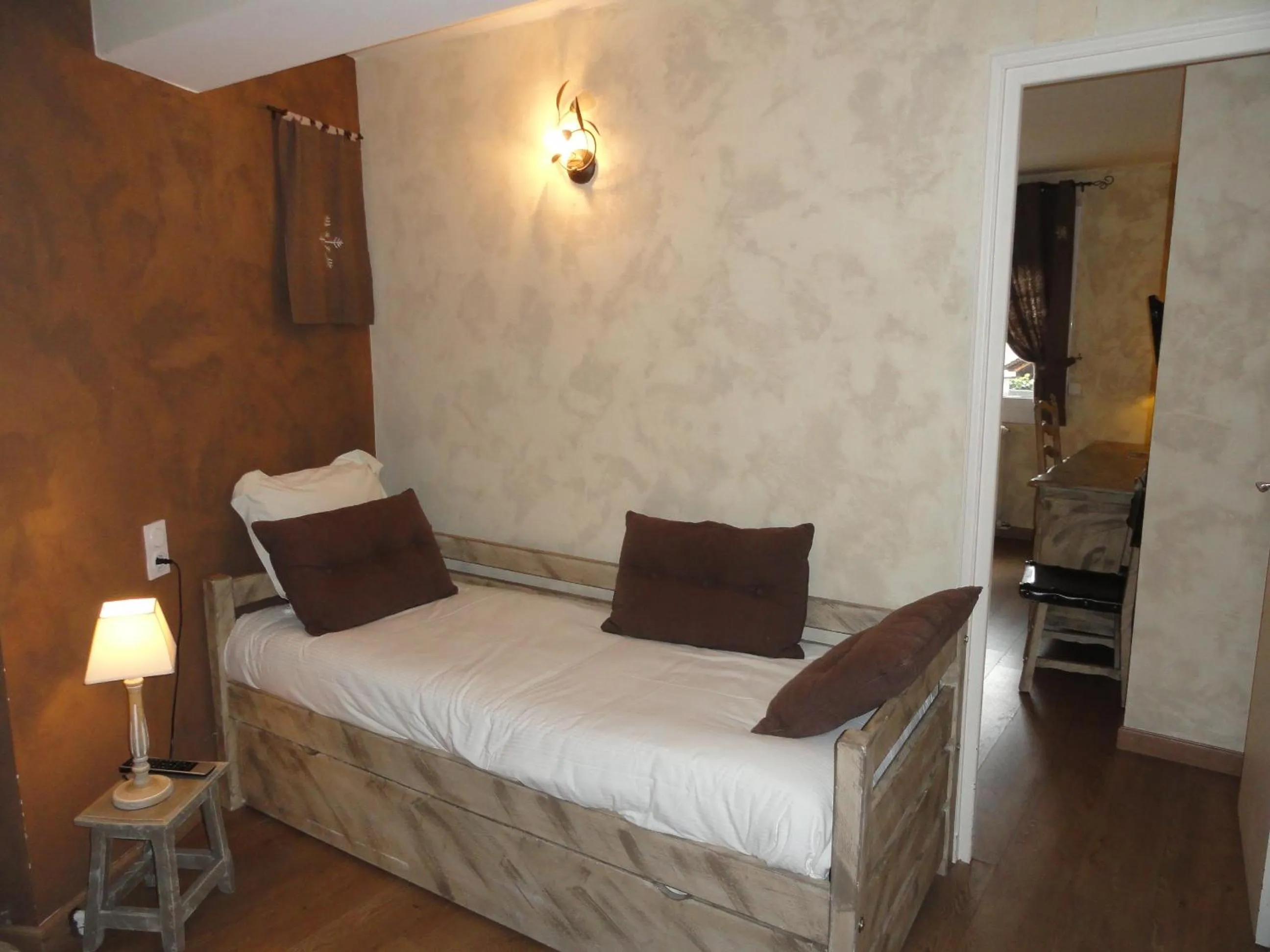 Living room, Bed in Logis Hotel Restaurant Planes