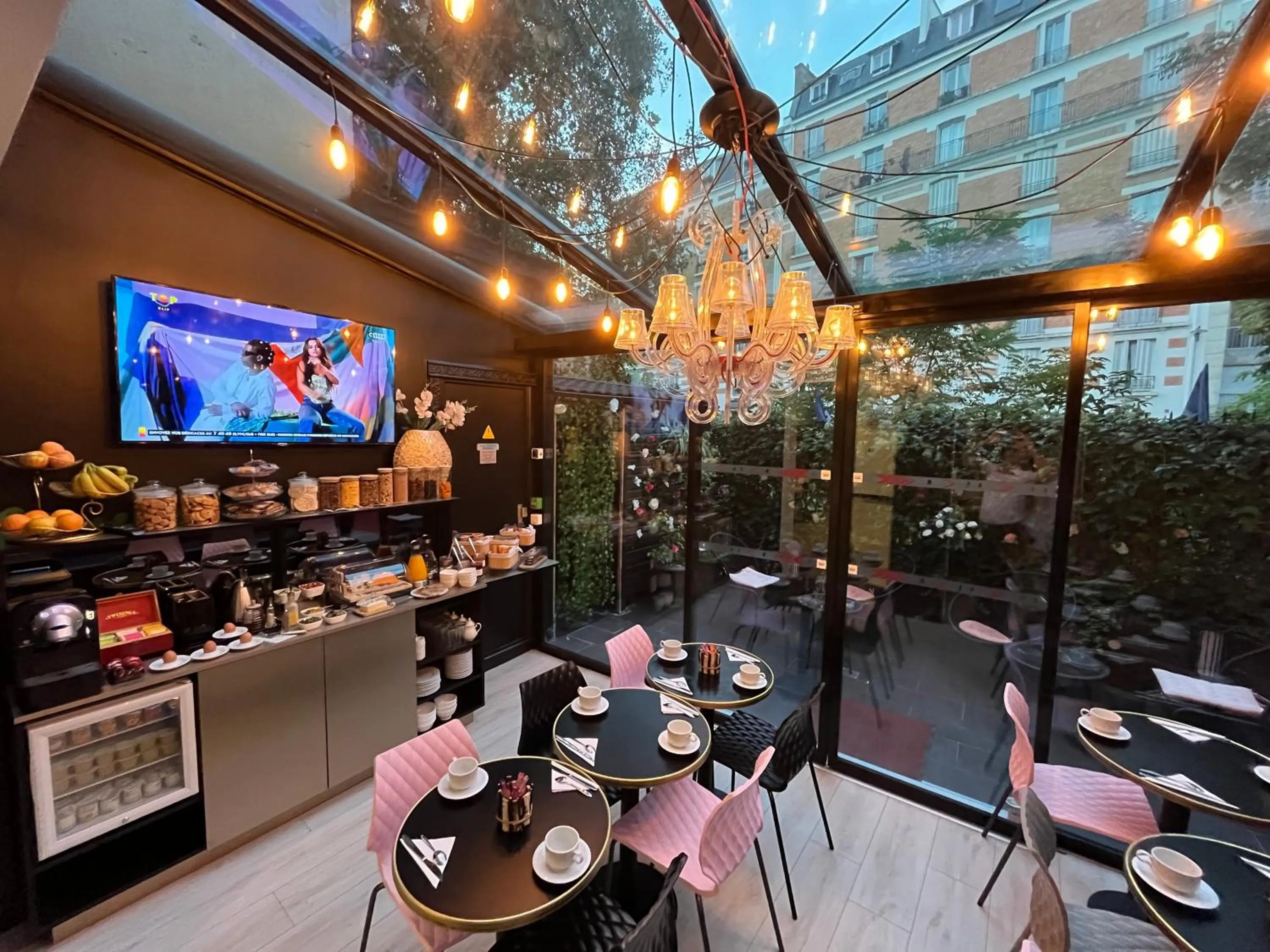 Breakfast in Le Glam's Hotel