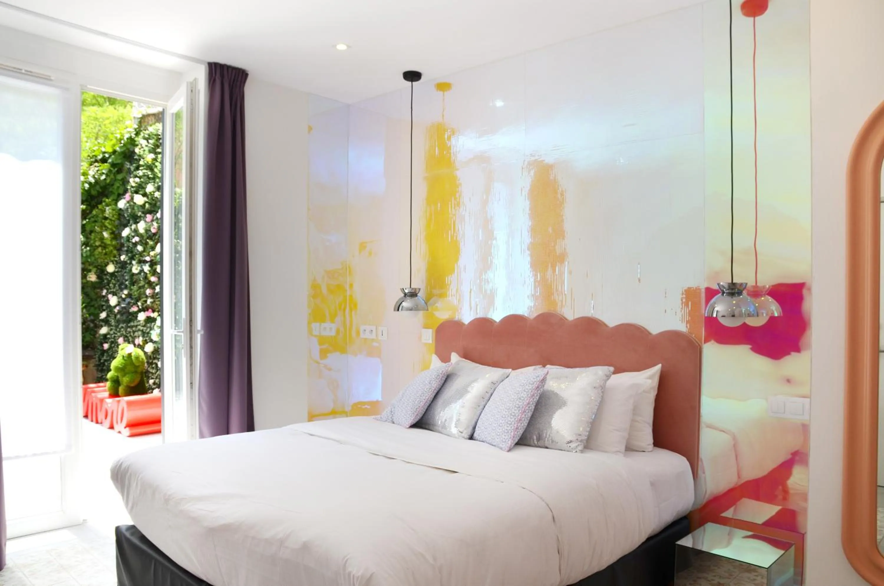 Bed in Le Glam's Hotel