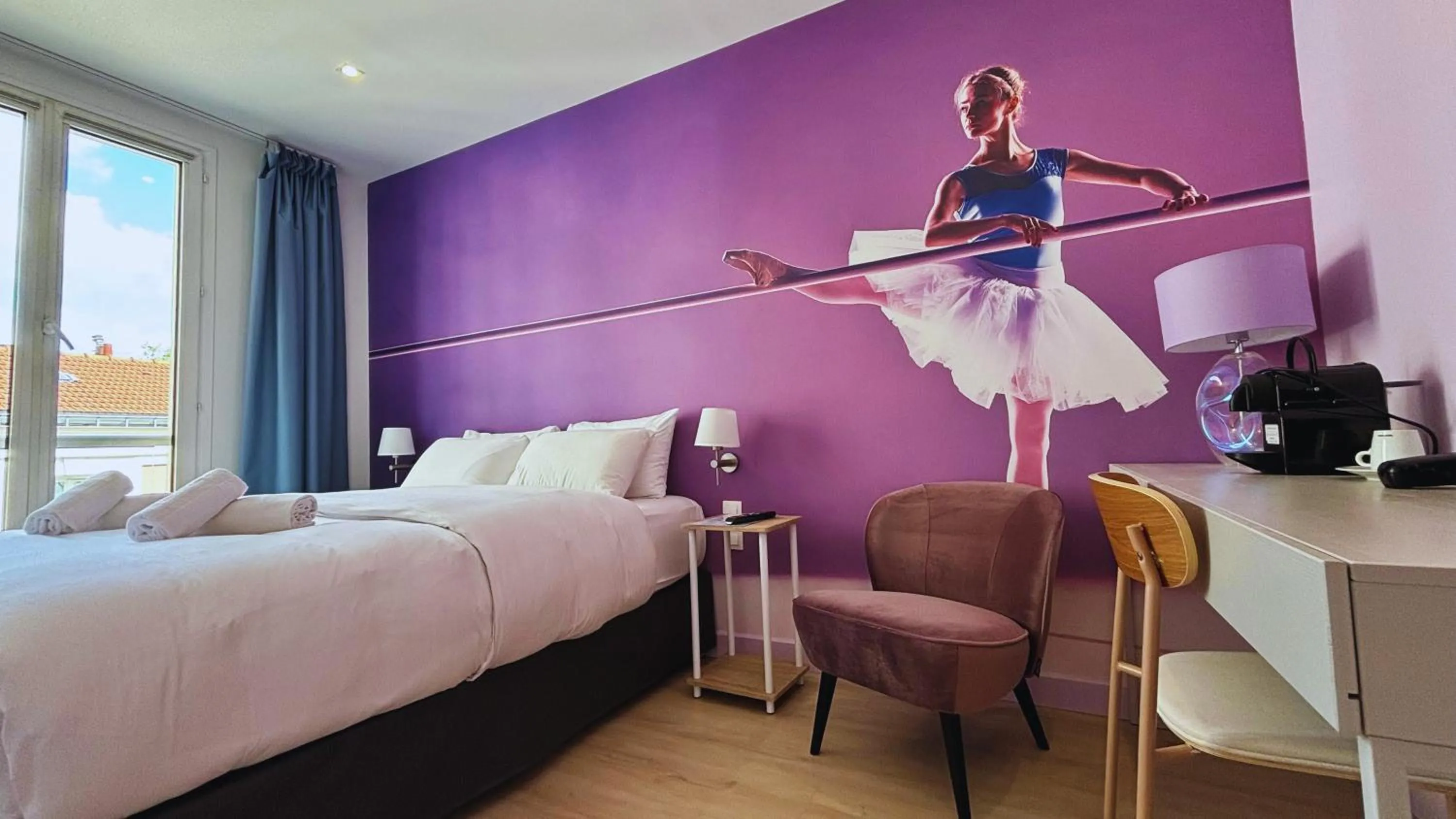 Bed in Le Glam's Hotel