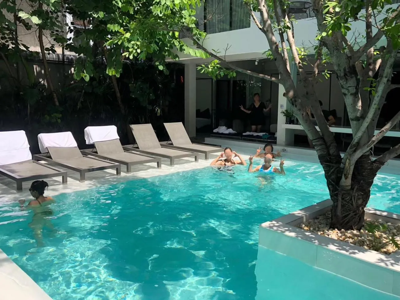 Swimming pool in POR Daowadung NO PARKING