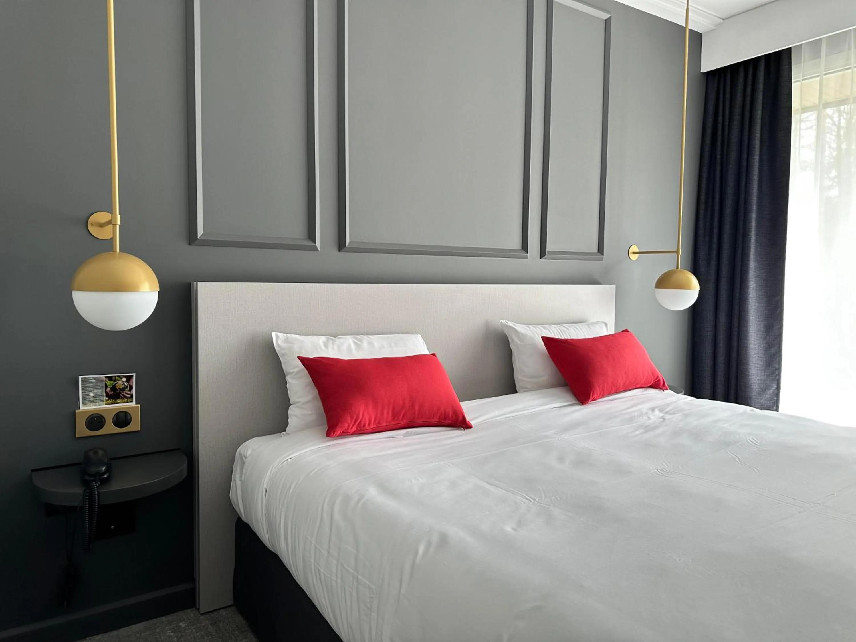 Photo of the whole room, Bed in Hôtel Spa Du Béryl