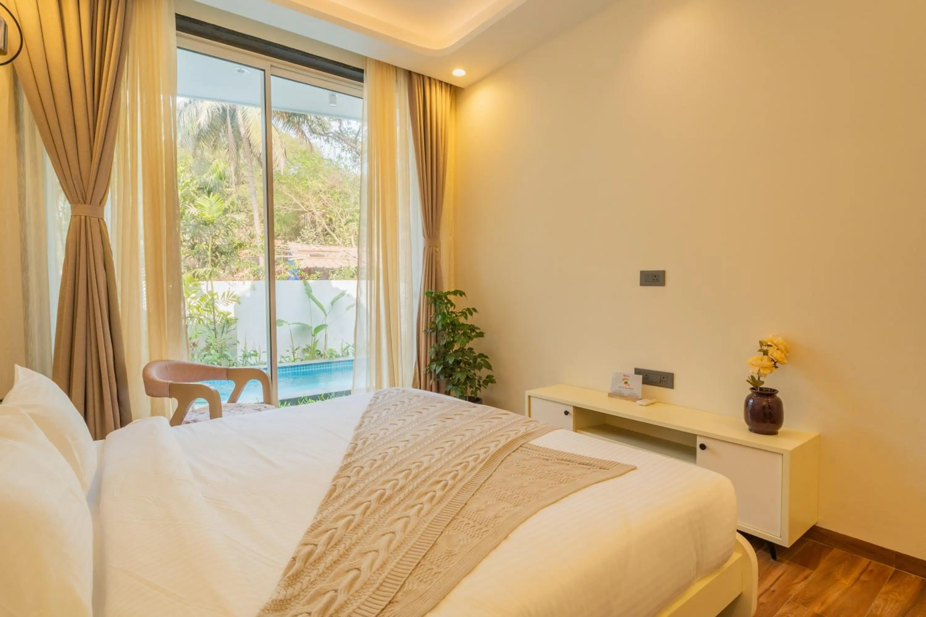 Bed in Hotel Regent Laguna