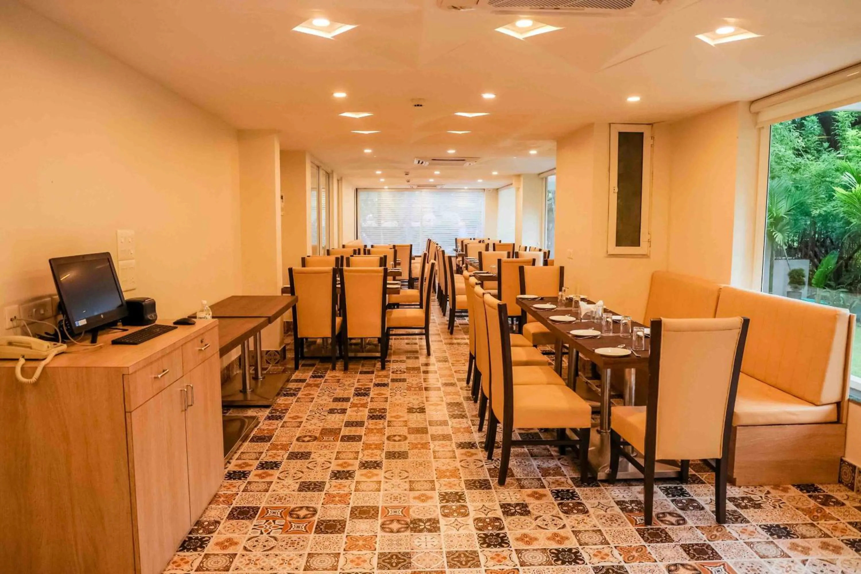 Restaurant/places to eat in Hotel Regent Laguna