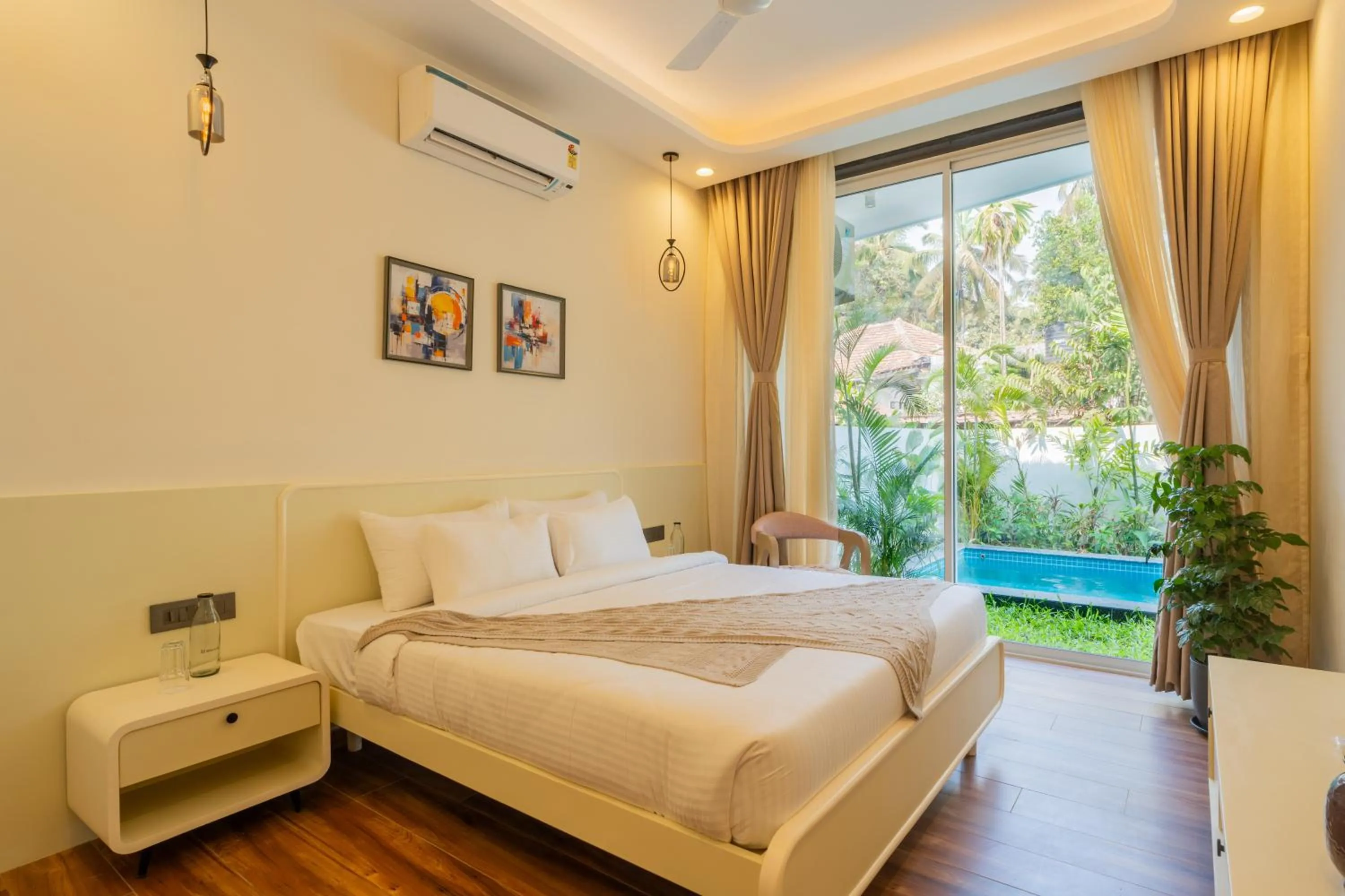 Bed in Hotel Regent Laguna