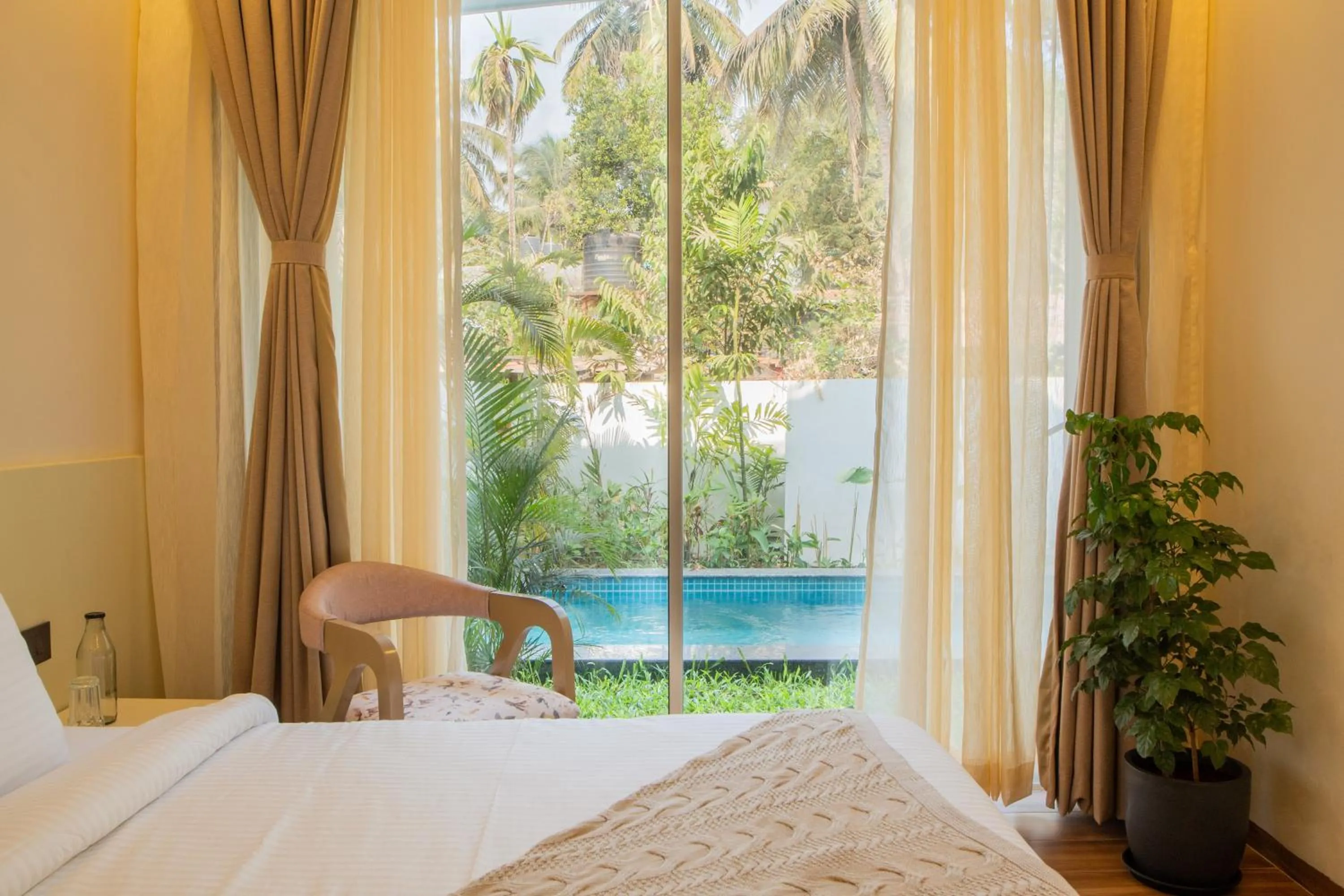 Bed in Hotel Regent Laguna