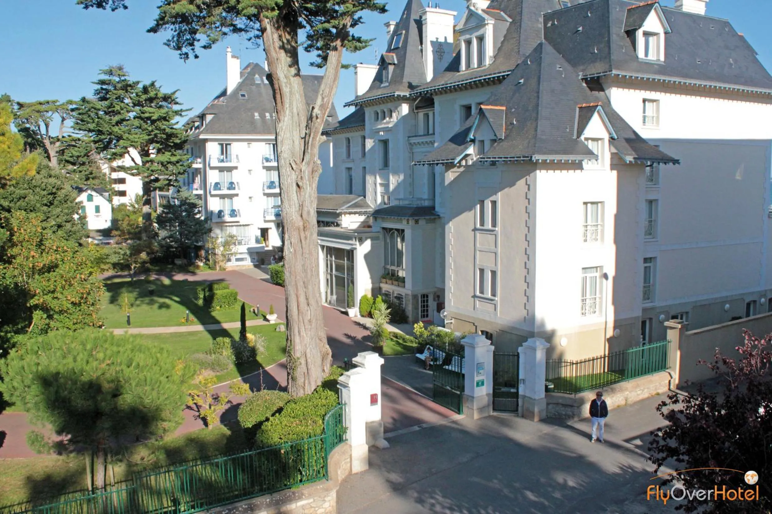 Facade/entrance in Hôtel Vacances Bleues Villa Caroline