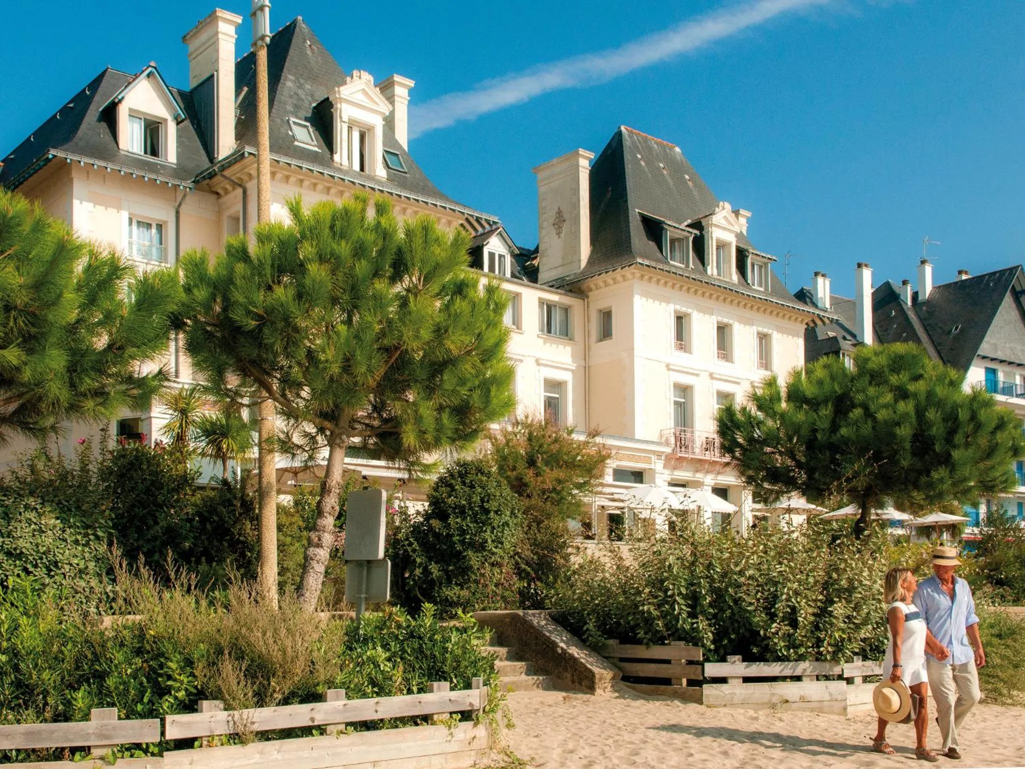 Facade/entrance in Hôtel Vacances Bleues Villa Caroline