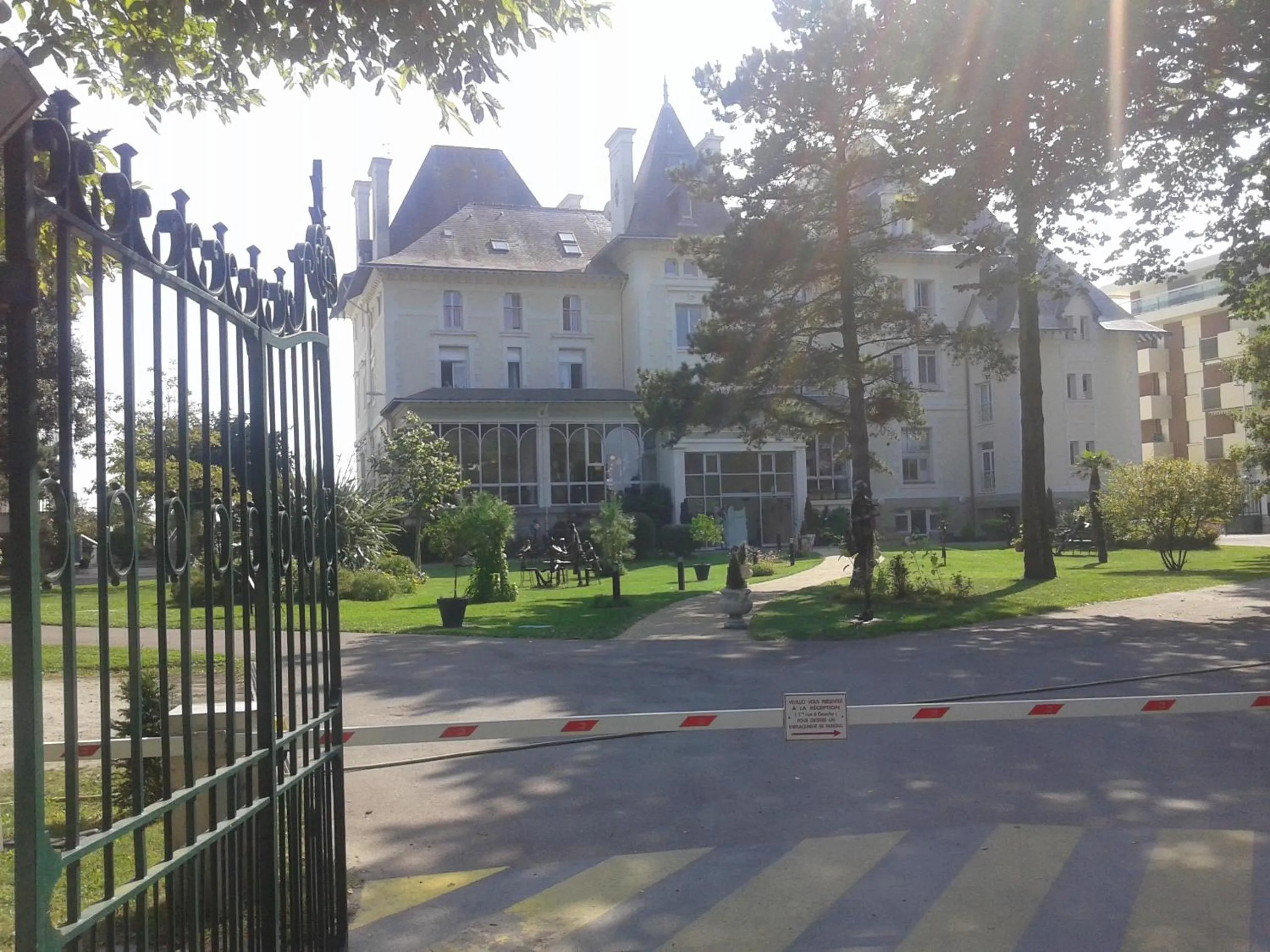 Facade/entrance in Hôtel Vacances Bleues Villa Caroline