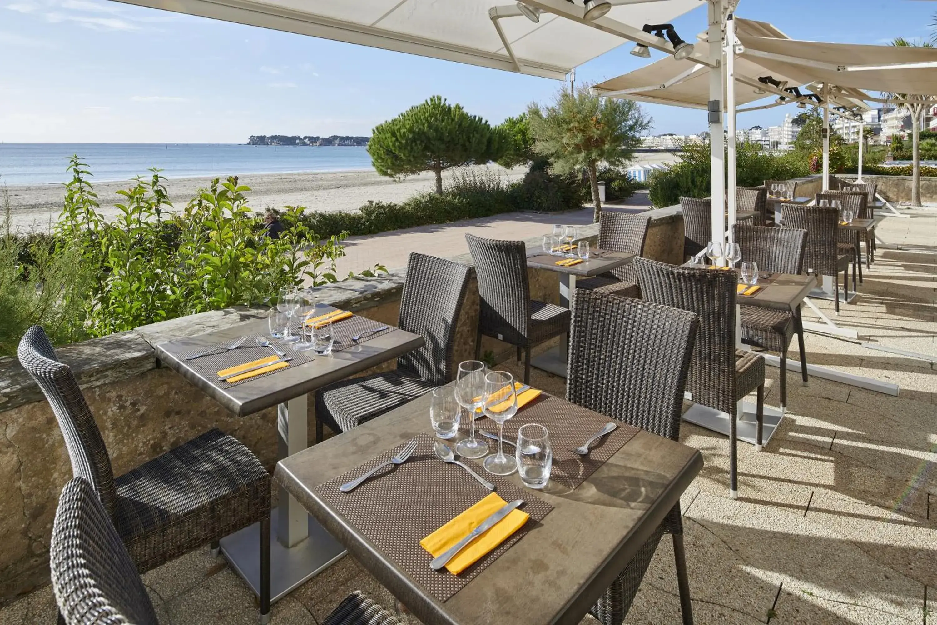 Restaurant/places to eat in Hôtel Vacances Bleues Villa Caroline Restaurant/places to eat in Hôtel Vacances Bleues Villa Caroline