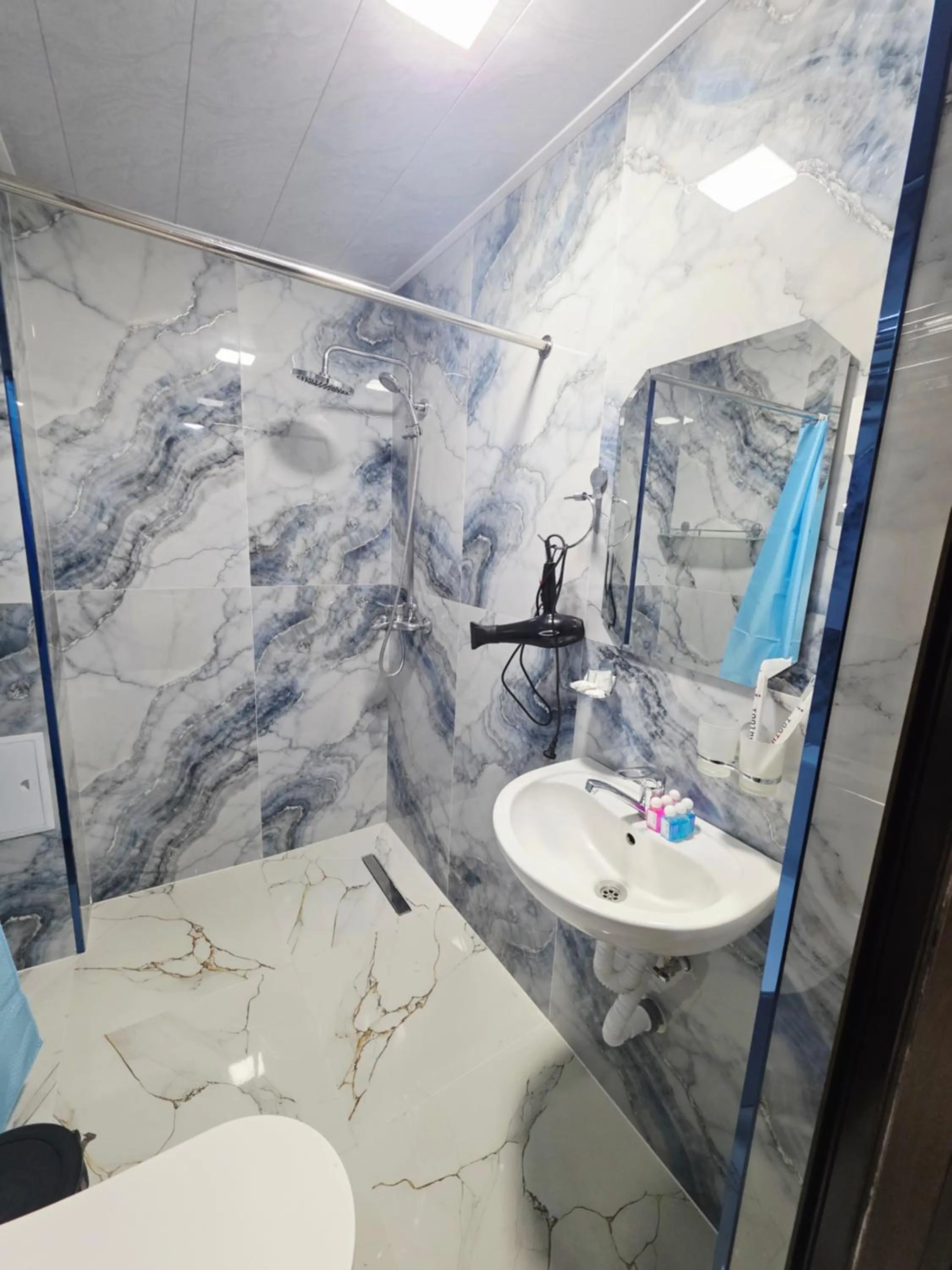 Shower in Samarkand City Center Hotel