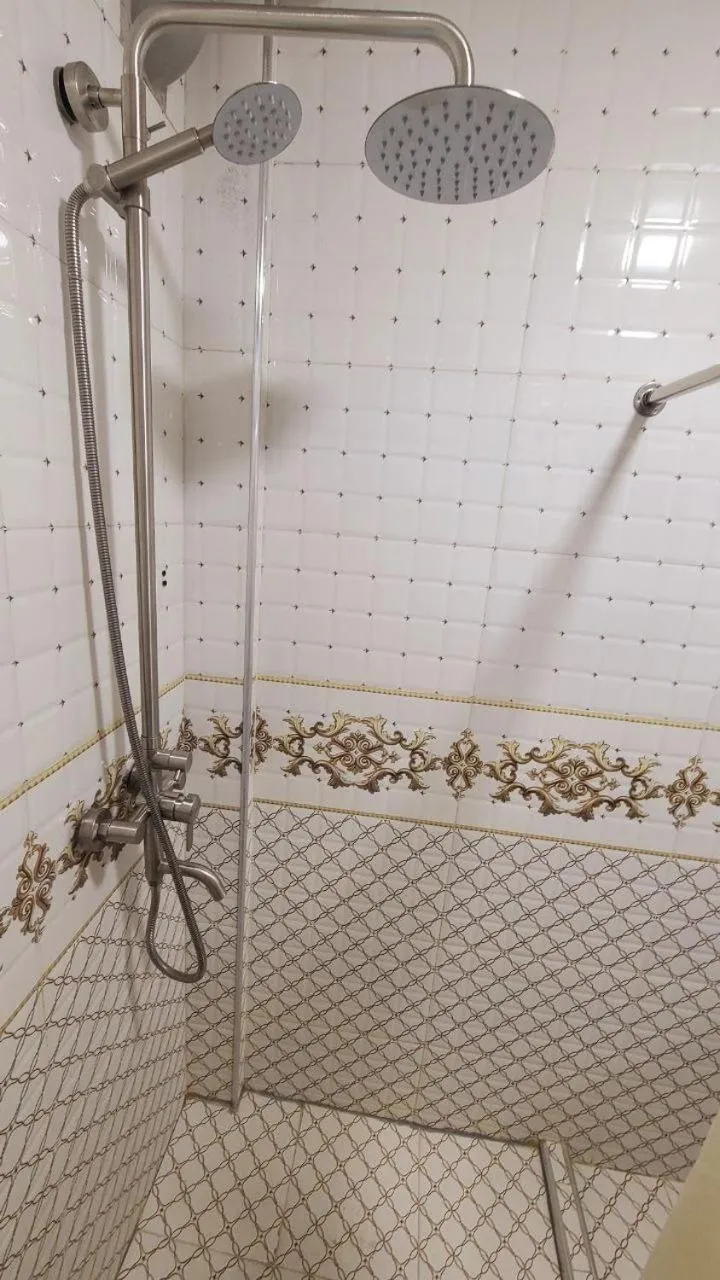 Shower in Samarkand City Center Hotel