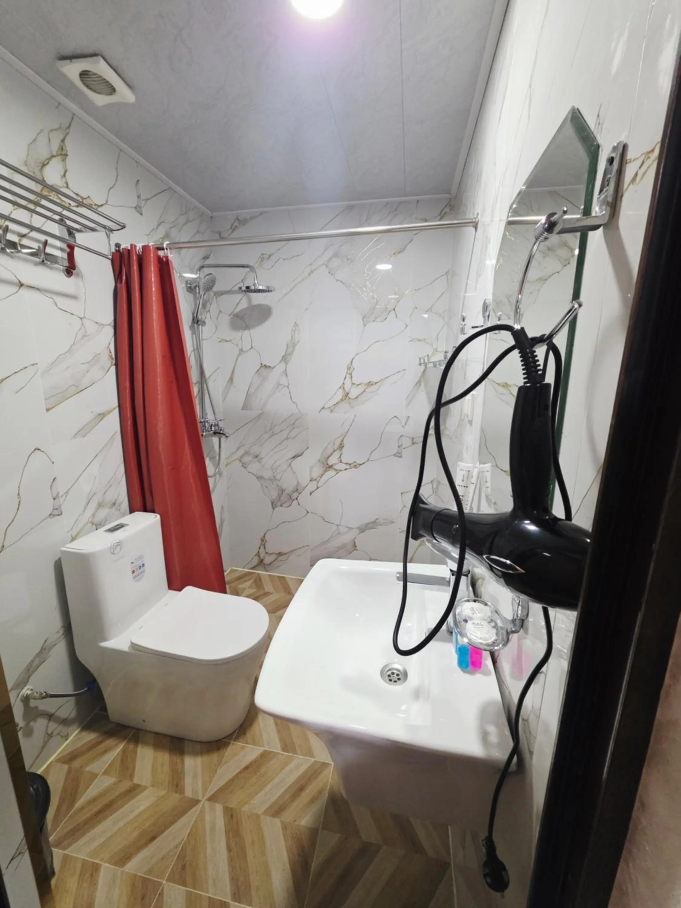 Shower in Samarkand City Center Hotel