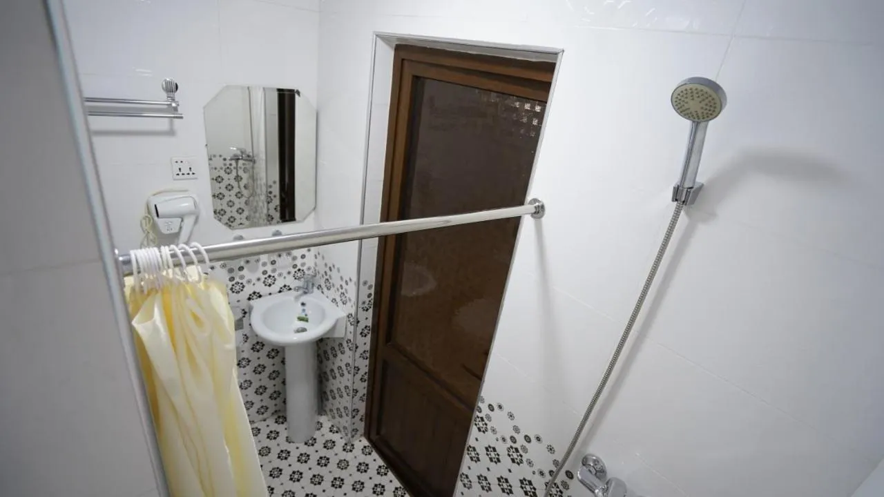 Shower in Samarkand City Center Hotel