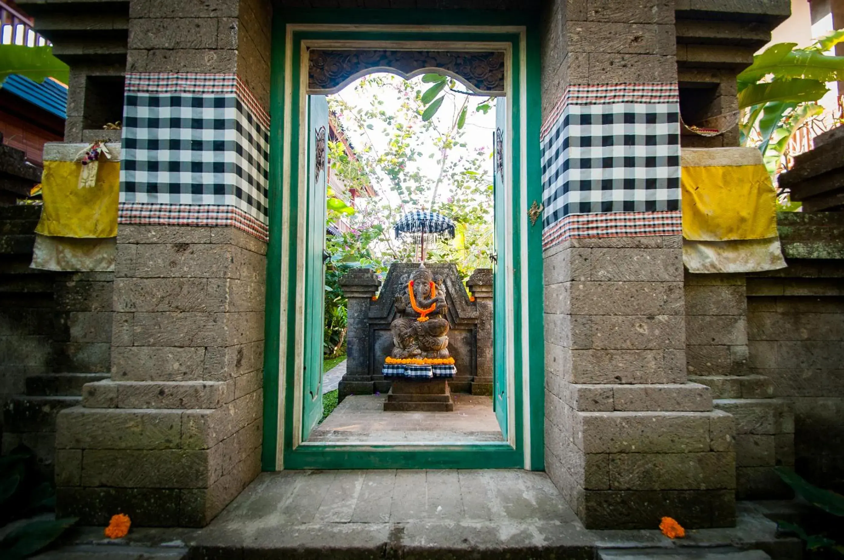 Facade/entrance in Flamboyant Villa Ubud Facade/entrance in Flamboyant Villa Ubud