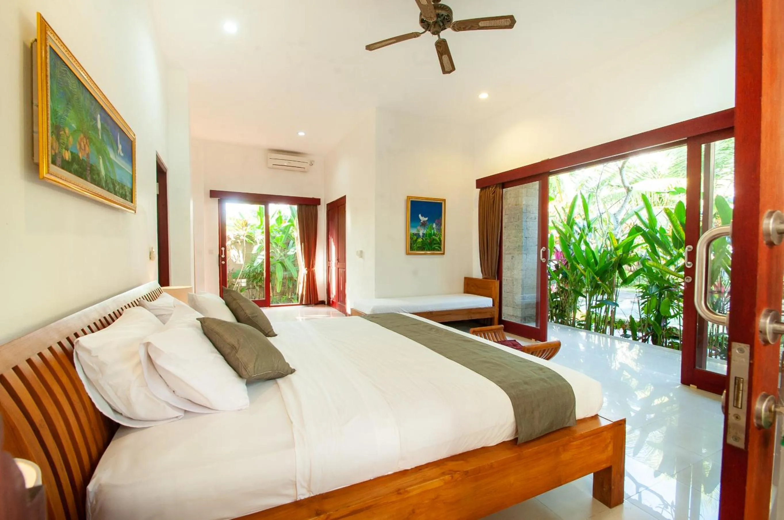 Bed in Flamboyant Villa Ubud