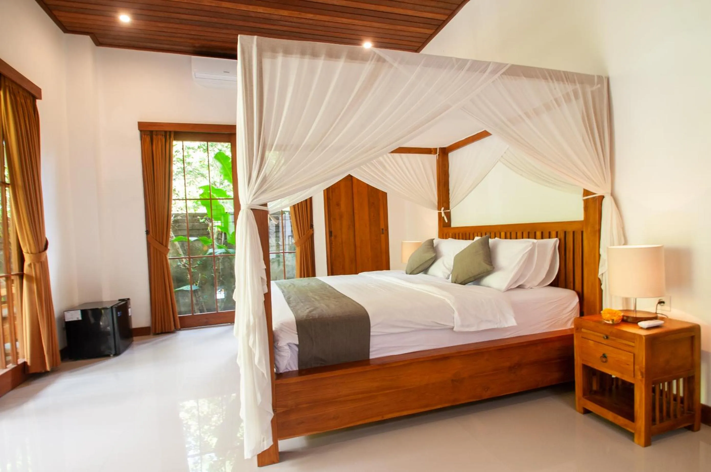 Bed in Flamboyant Villa Ubud