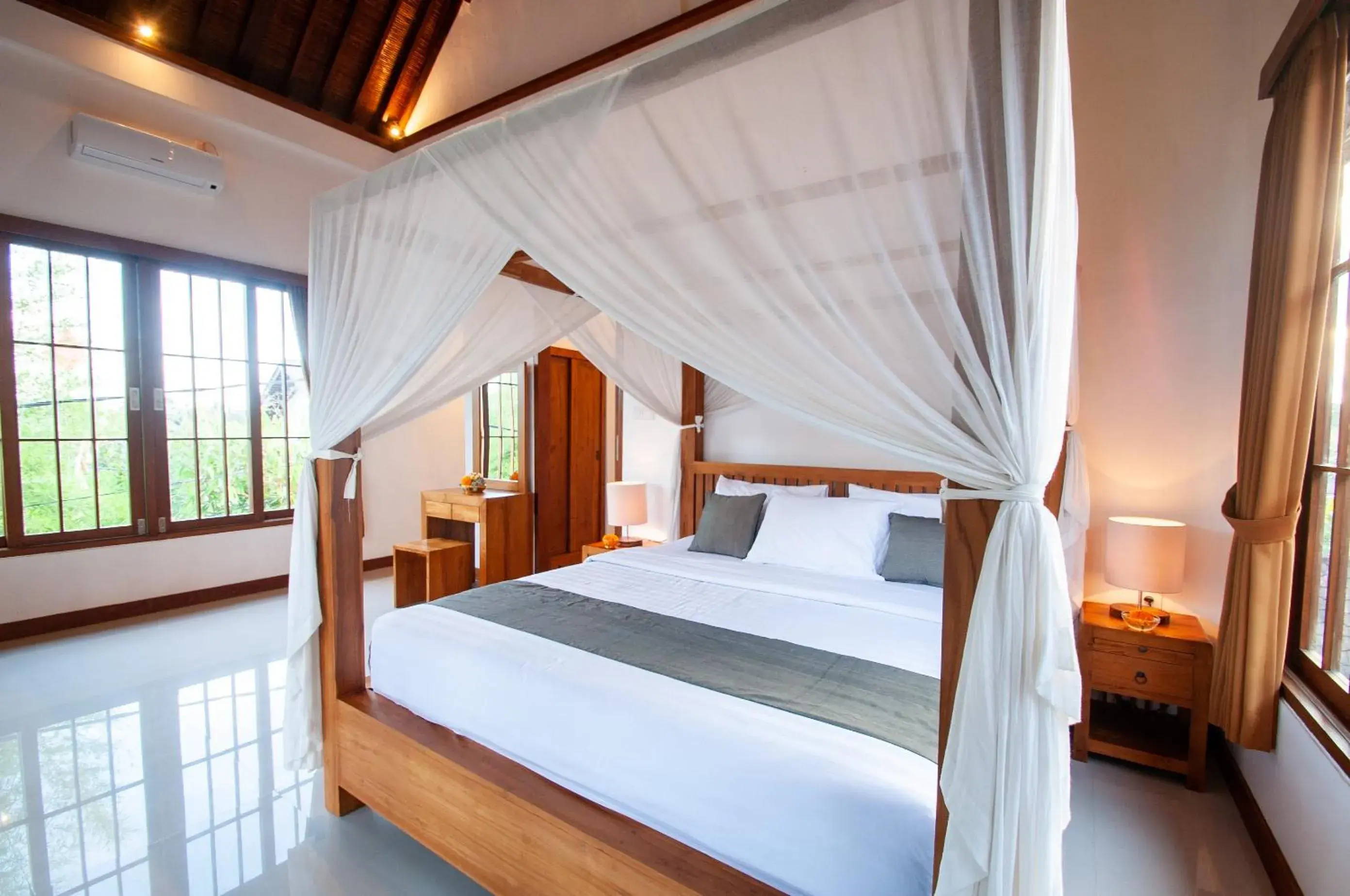 Bed in Flamboyant Villa Ubud Bed in Flamboyant Villa Ubud