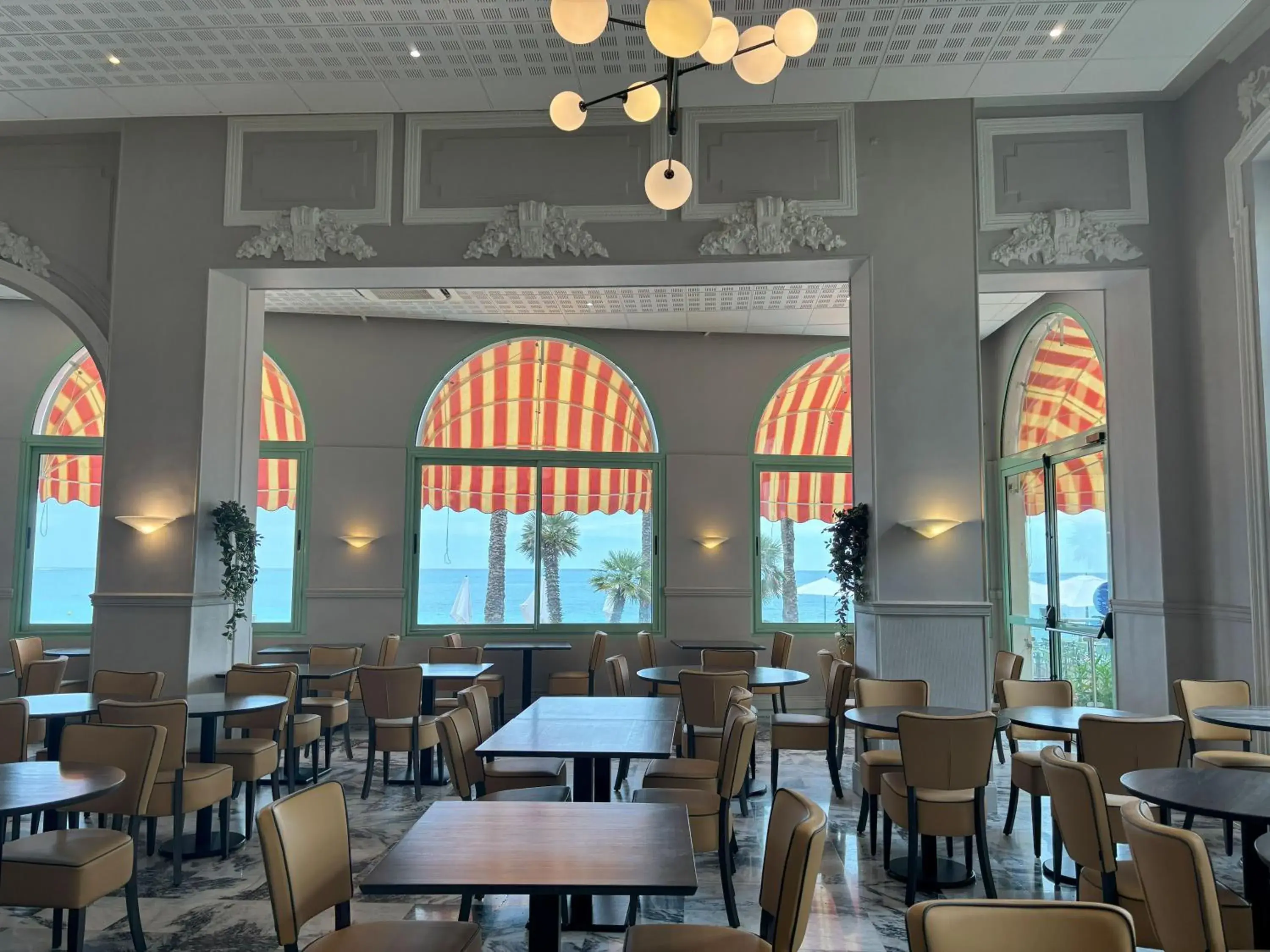 Restaurant/places to eat in Hôtel Vacances Bleues Balmoral Restaurant/places to eat in Hôtel Vacances Bleues Balmoral