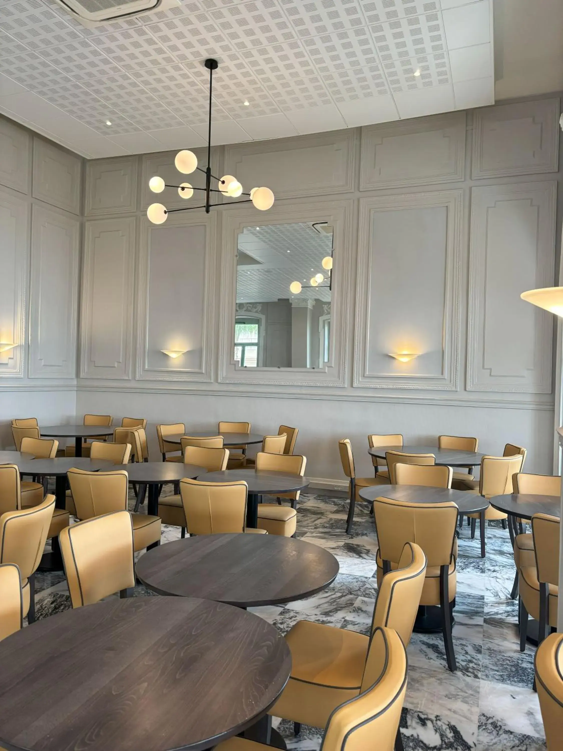 Restaurant/places to eat in Hôtel Vacances Bleues Balmoral Restaurant/places to eat in Hôtel Vacances Bleues Balmoral