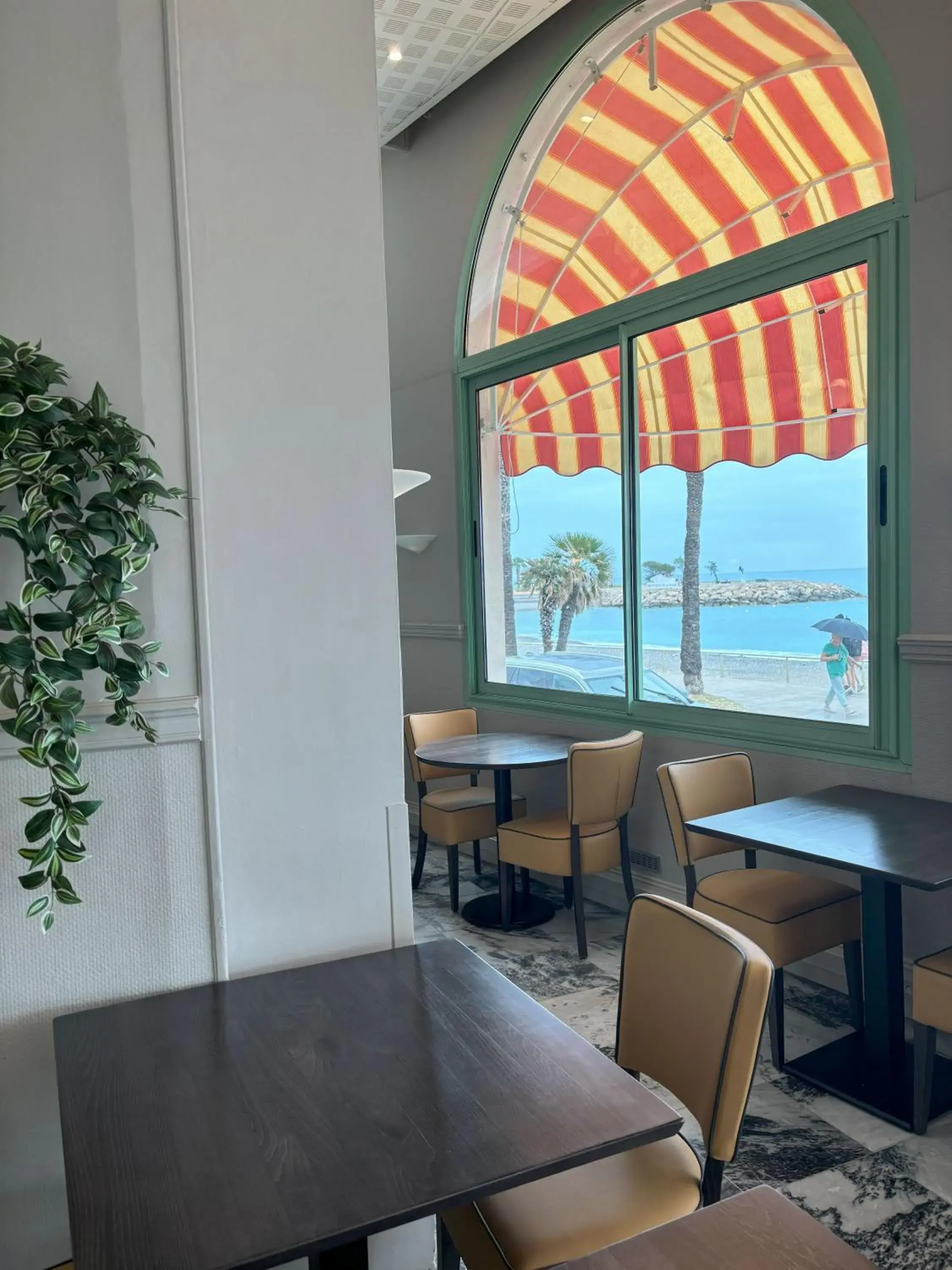 Restaurant/places to eat in Hôtel Vacances Bleues Balmoral Restaurant/places to eat in Hôtel Vacances Bleues Balmoral