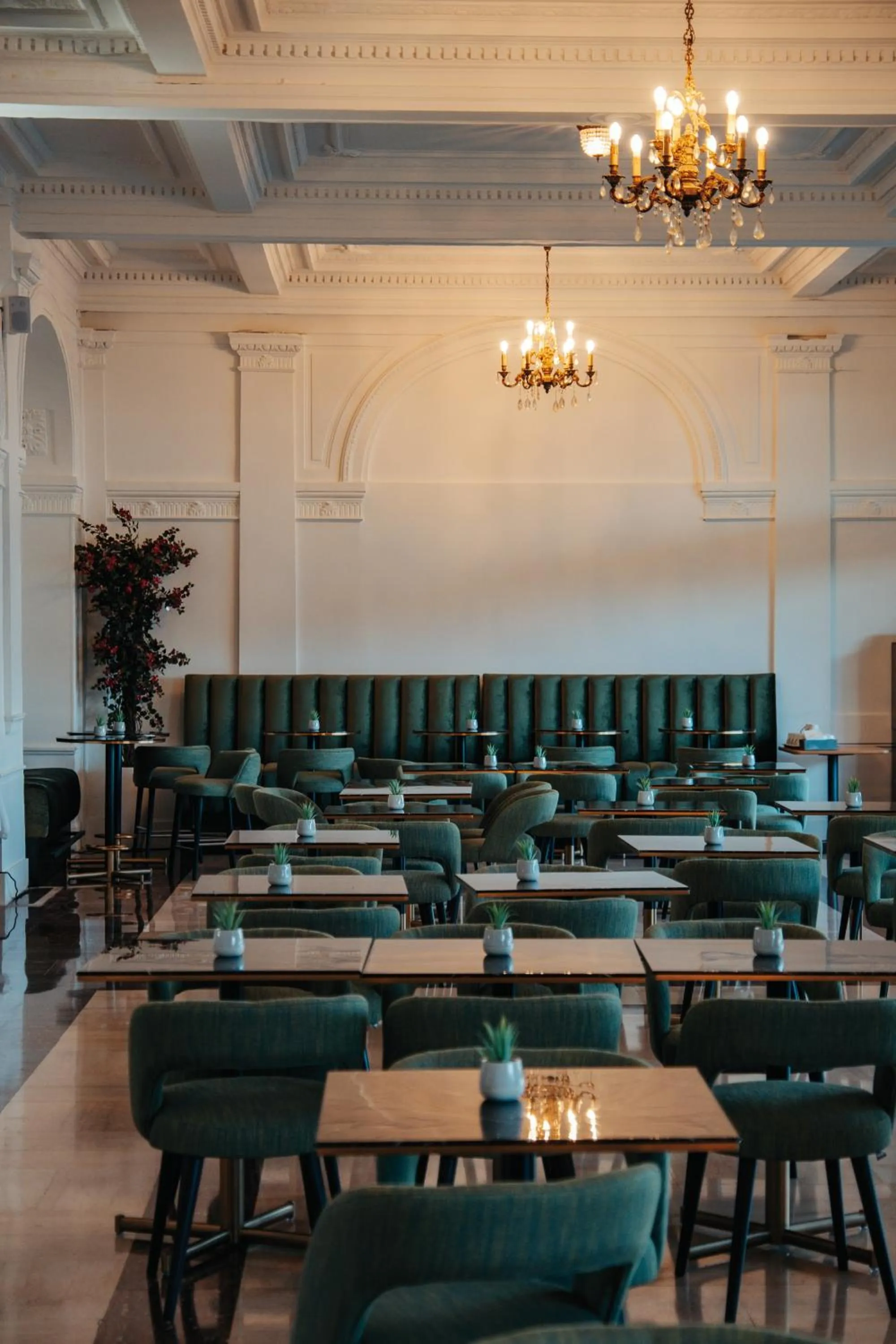 Breakfast in Hôtel Le Royal Promenade des Anglais