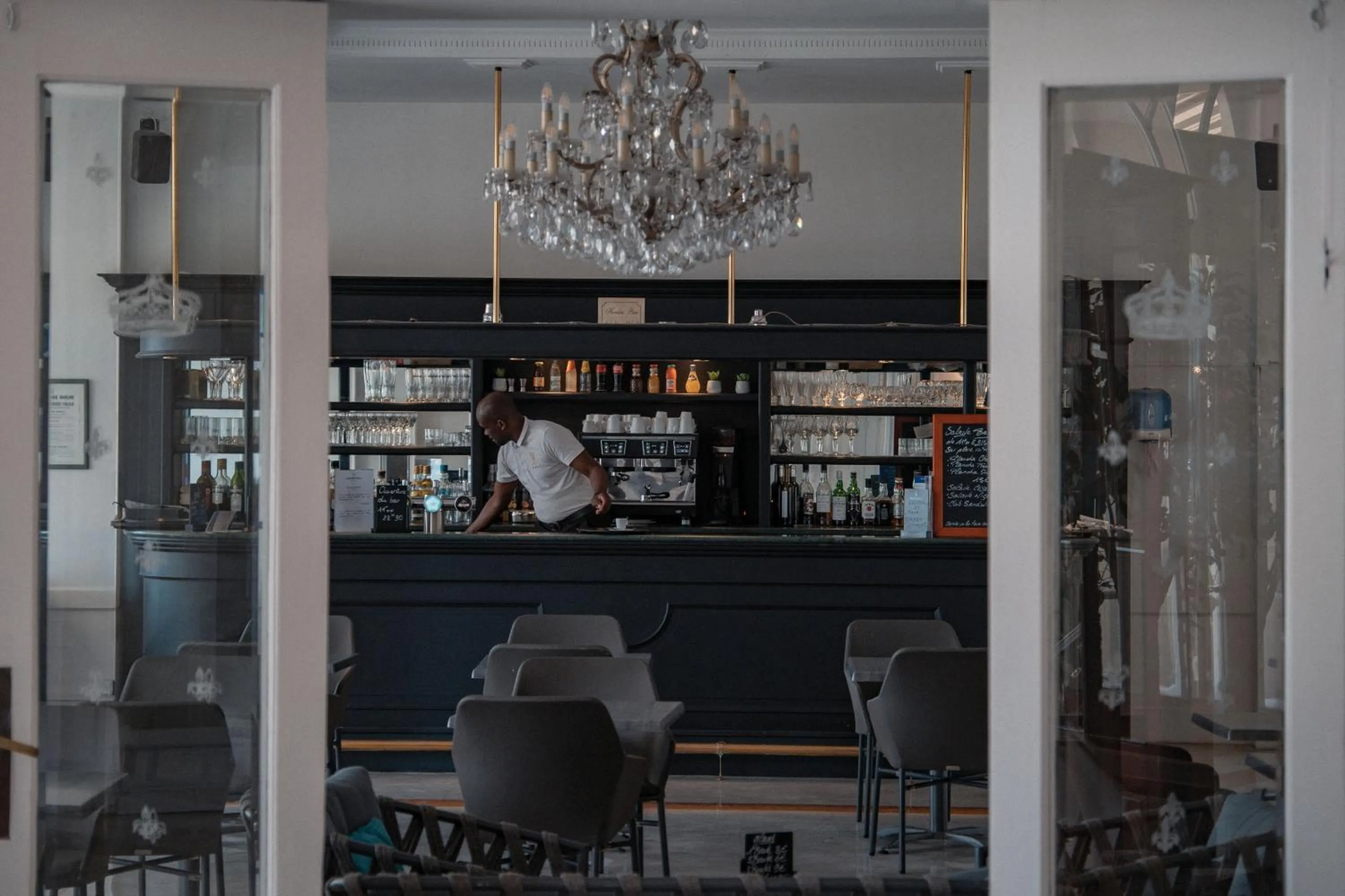 Lounge or bar in Hôtel Le Royal Promenade des Anglais